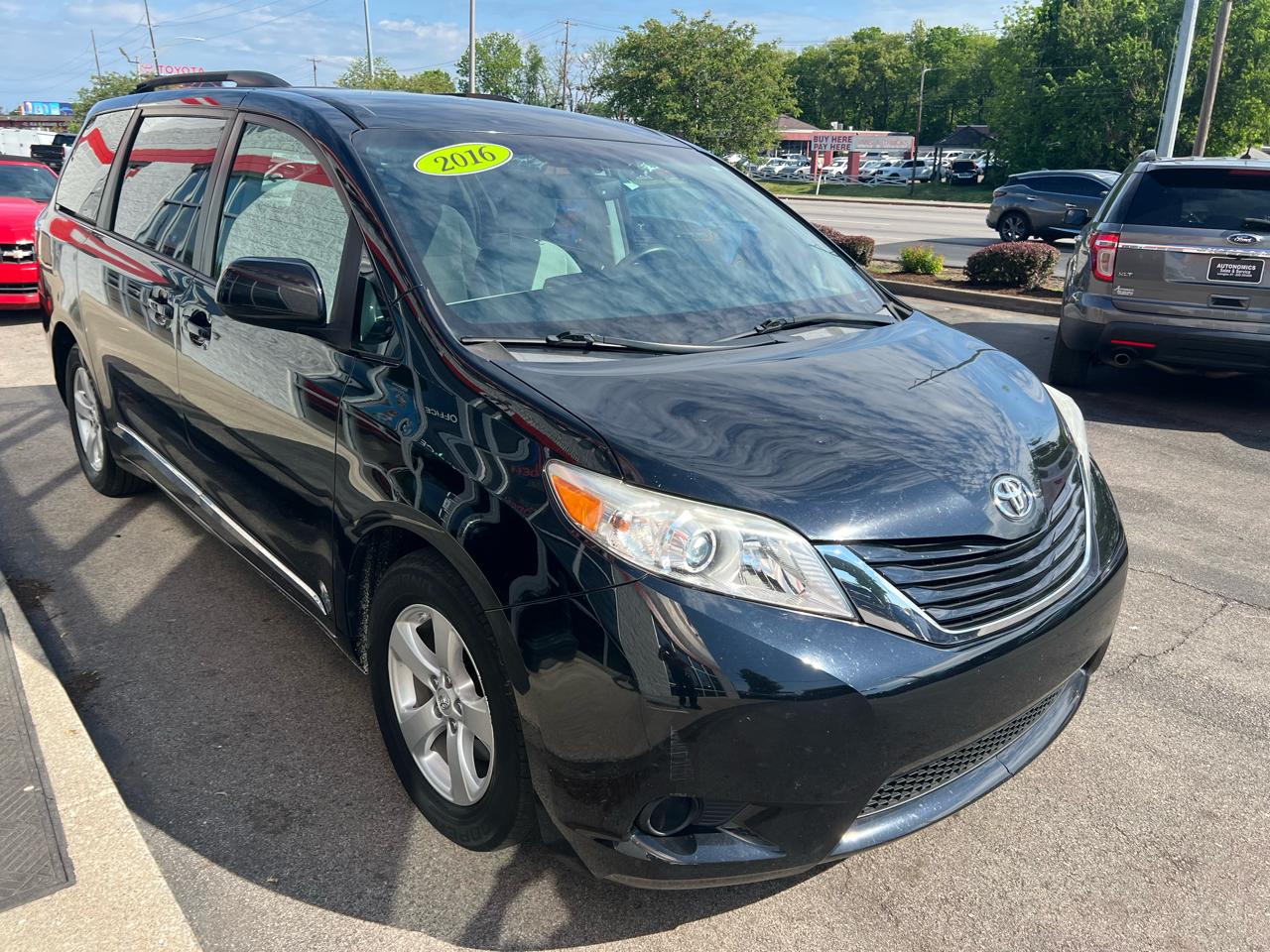 Toyota Sienna 5dr 8-Pass Van LE FWD (Natl) 2016