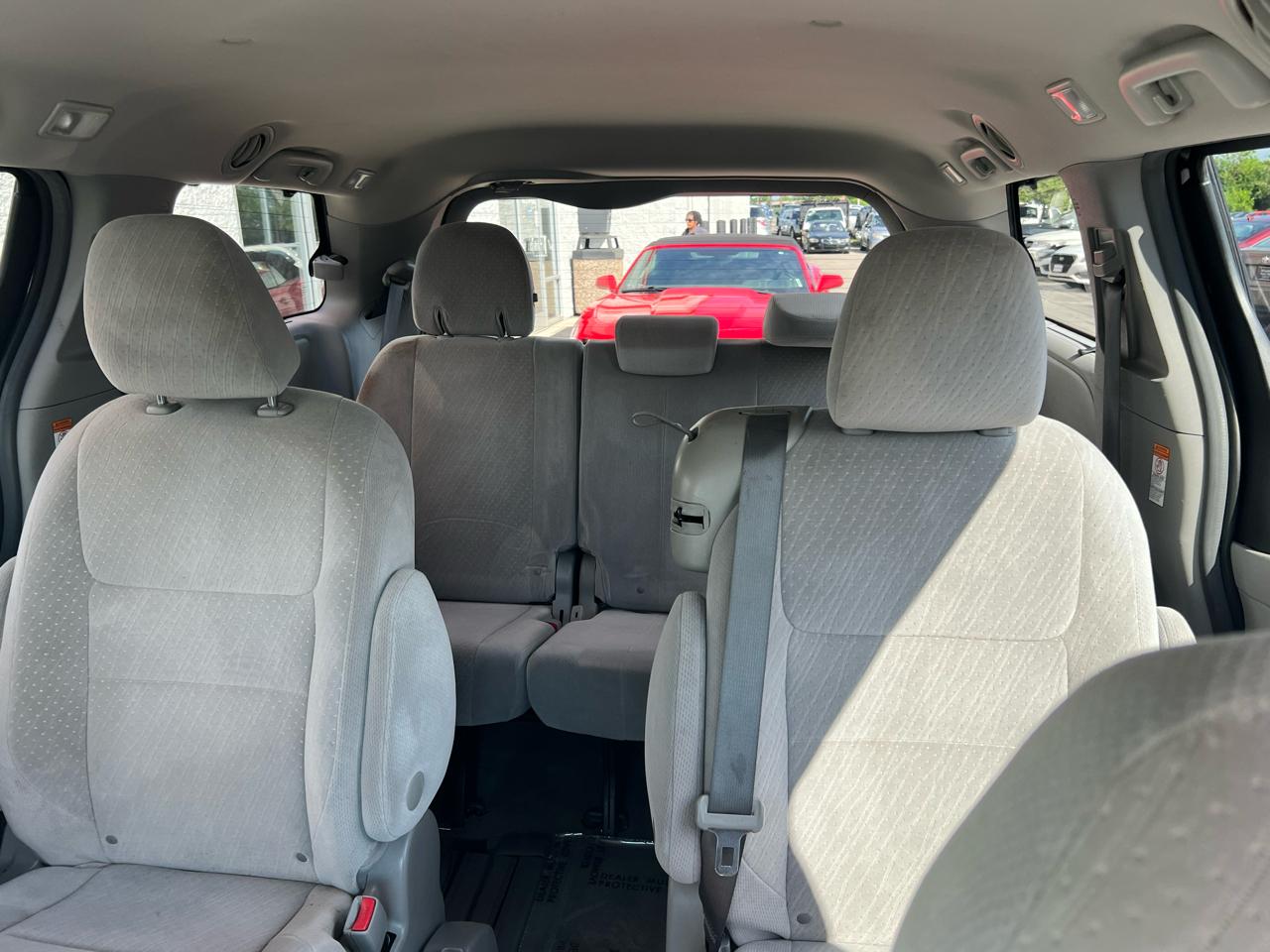 Toyota Sienna 5dr 8-Pass Van LE FWD (Natl) 2016