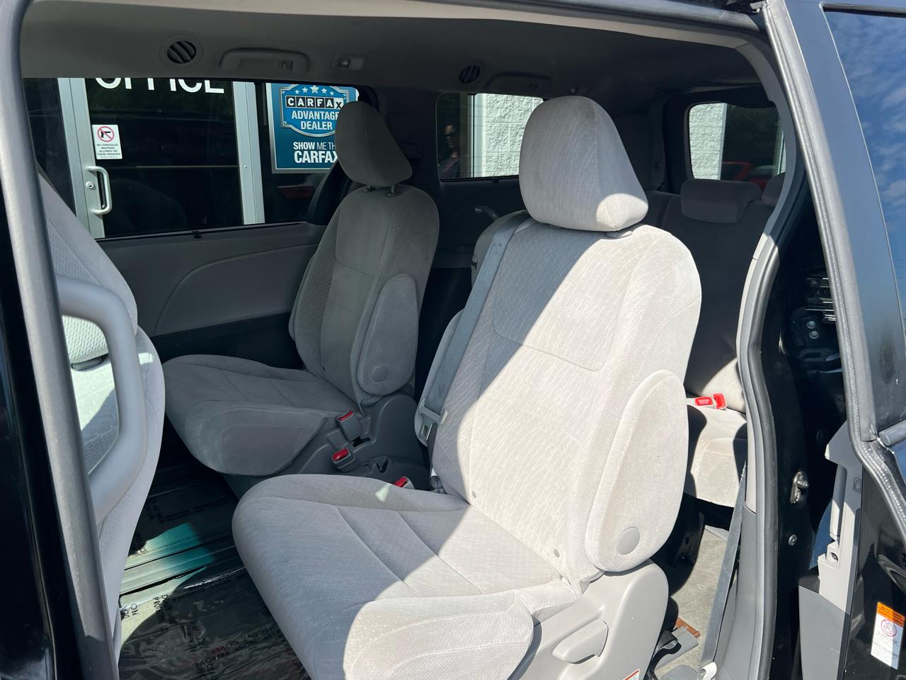 Toyota Sienna 5dr 8-Pass Van LE FWD (Natl) 2016