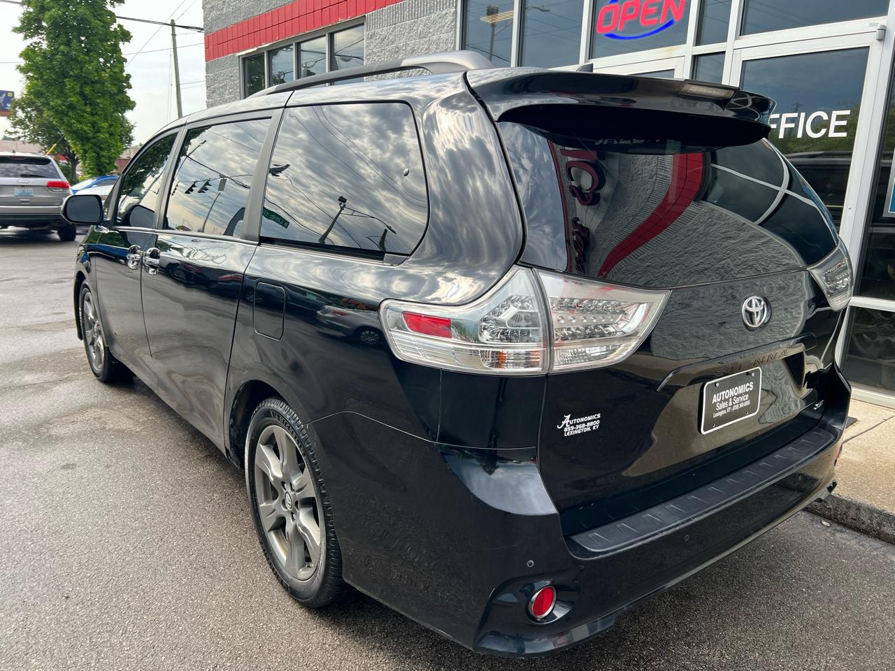 Toyota Sienna SE FWD 8-Passenger (Natl) 2019