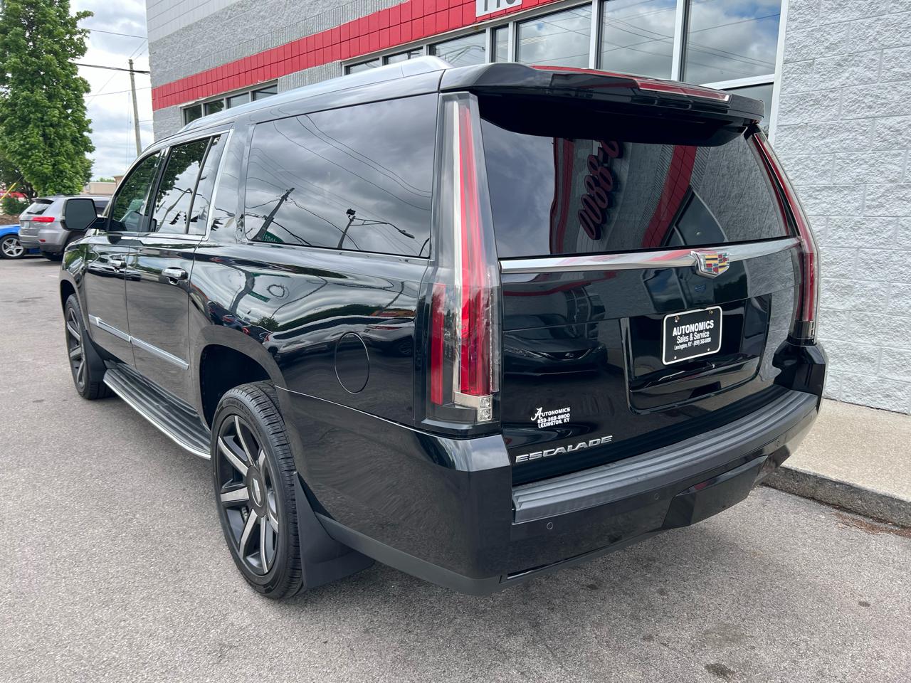 Cadillac Escalade ESV 4WD 4dr Luxury Collection 2016