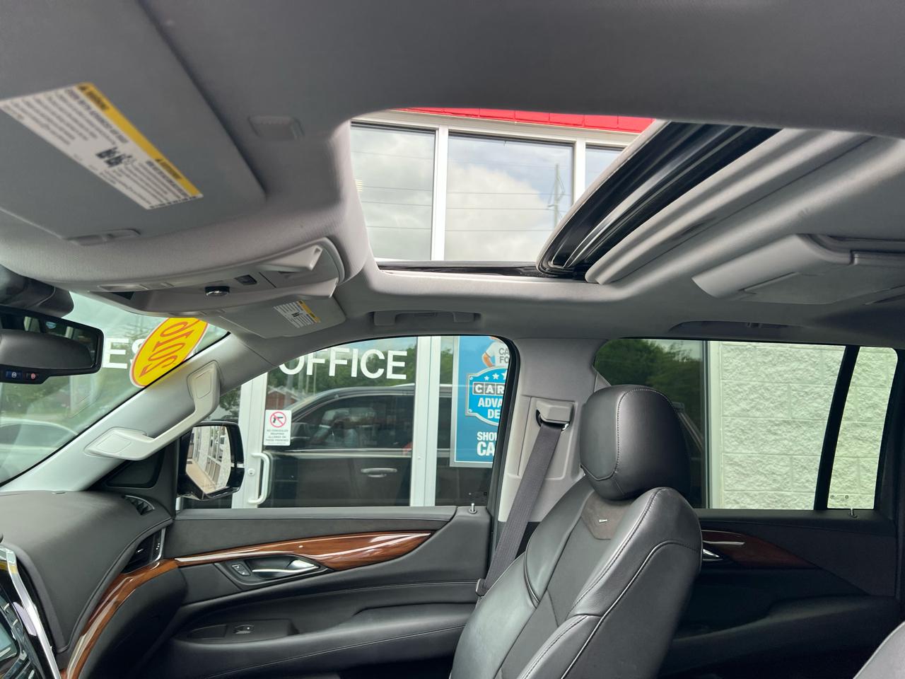 Cadillac Escalade ESV 4WD 4dr Luxury Collection 2016