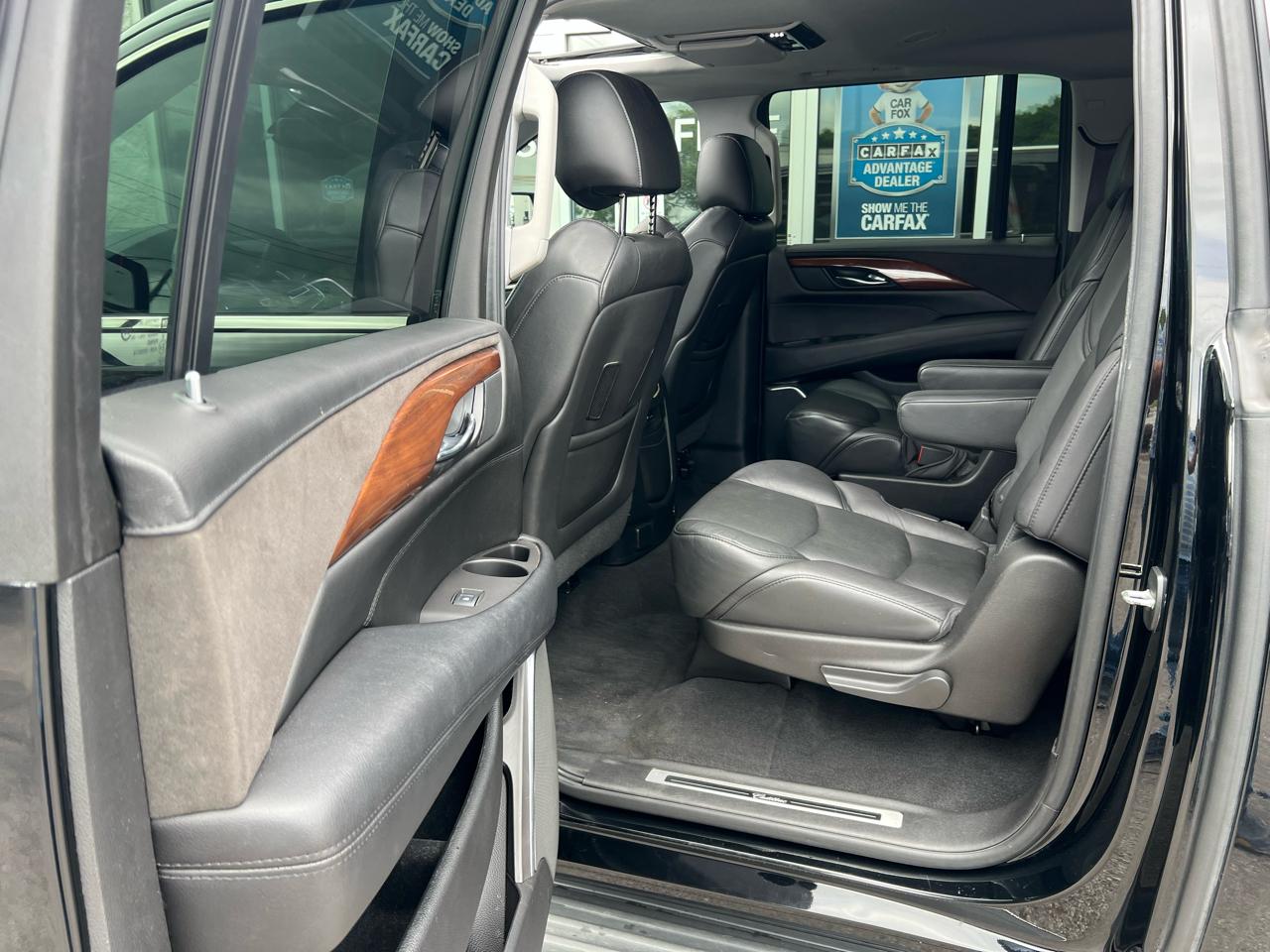 Cadillac Escalade ESV 4WD 4dr Luxury Collection 2016