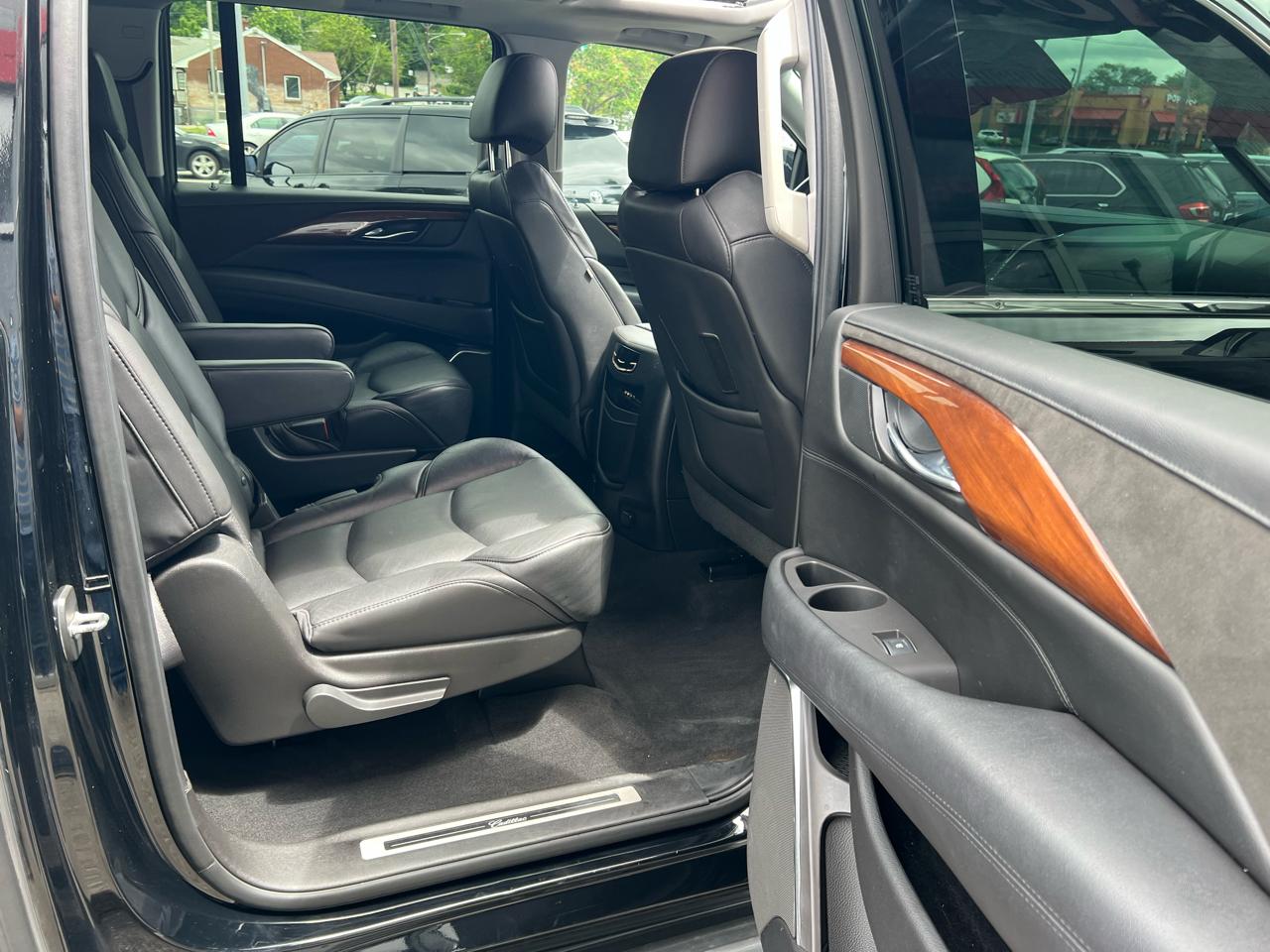 Cadillac Escalade ESV 4WD 4dr Luxury Collection 2016