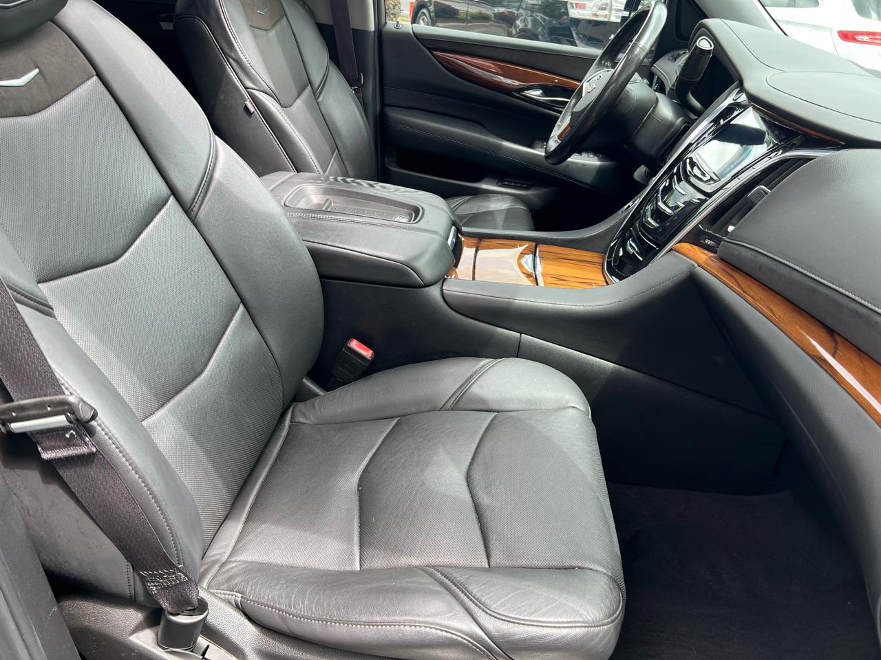 Cadillac Escalade ESV 4WD 4dr Luxury Collection 2016