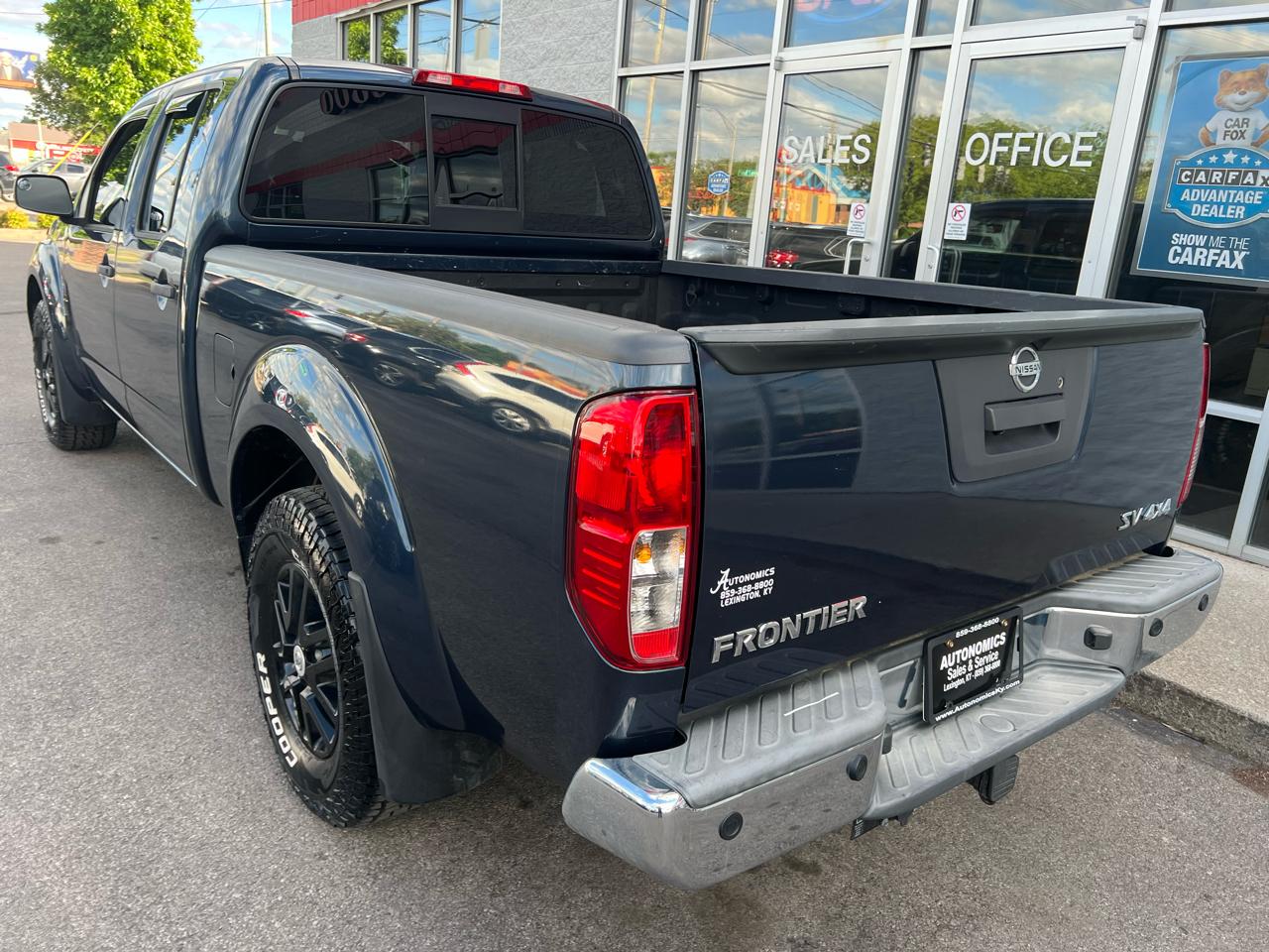 Nissan Frontier 4WD Crew Cab LWB Auto SV 2015