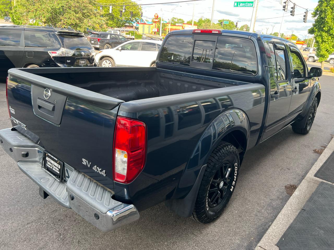 Nissan Frontier 4WD Crew Cab LWB Auto SV 2015
