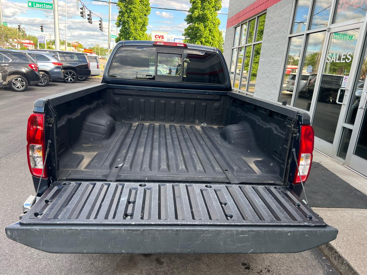 Nissan Frontier 4WD Crew Cab LWB Auto SV 2015