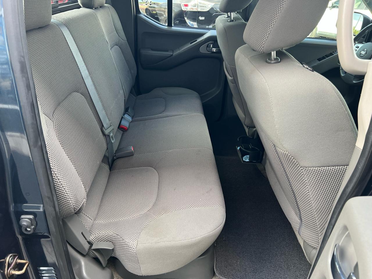 Nissan Frontier 4WD Crew Cab LWB Auto SV 2015