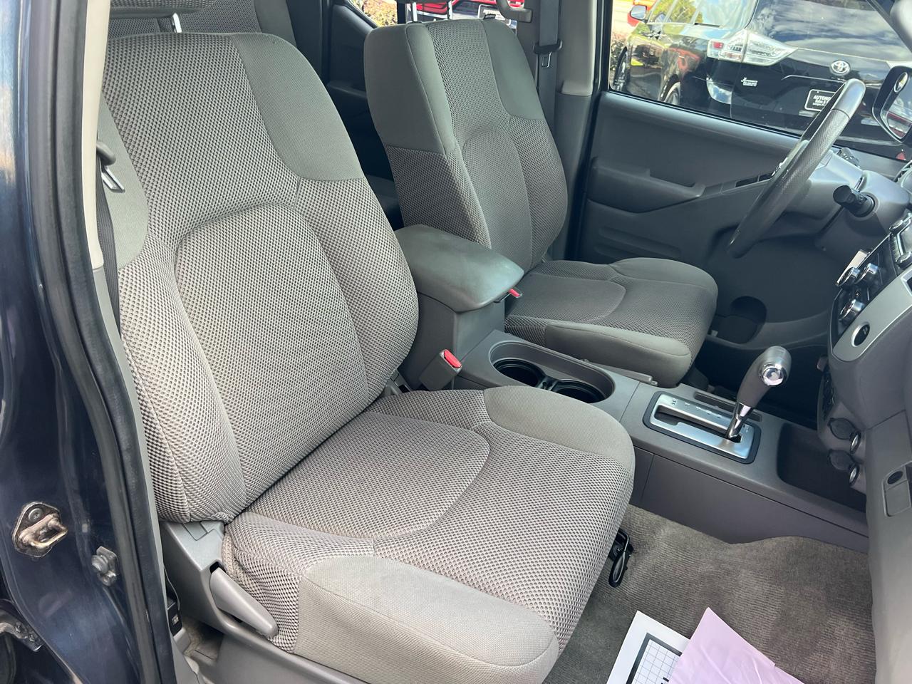 Nissan Frontier 4WD Crew Cab LWB Auto SV 2015