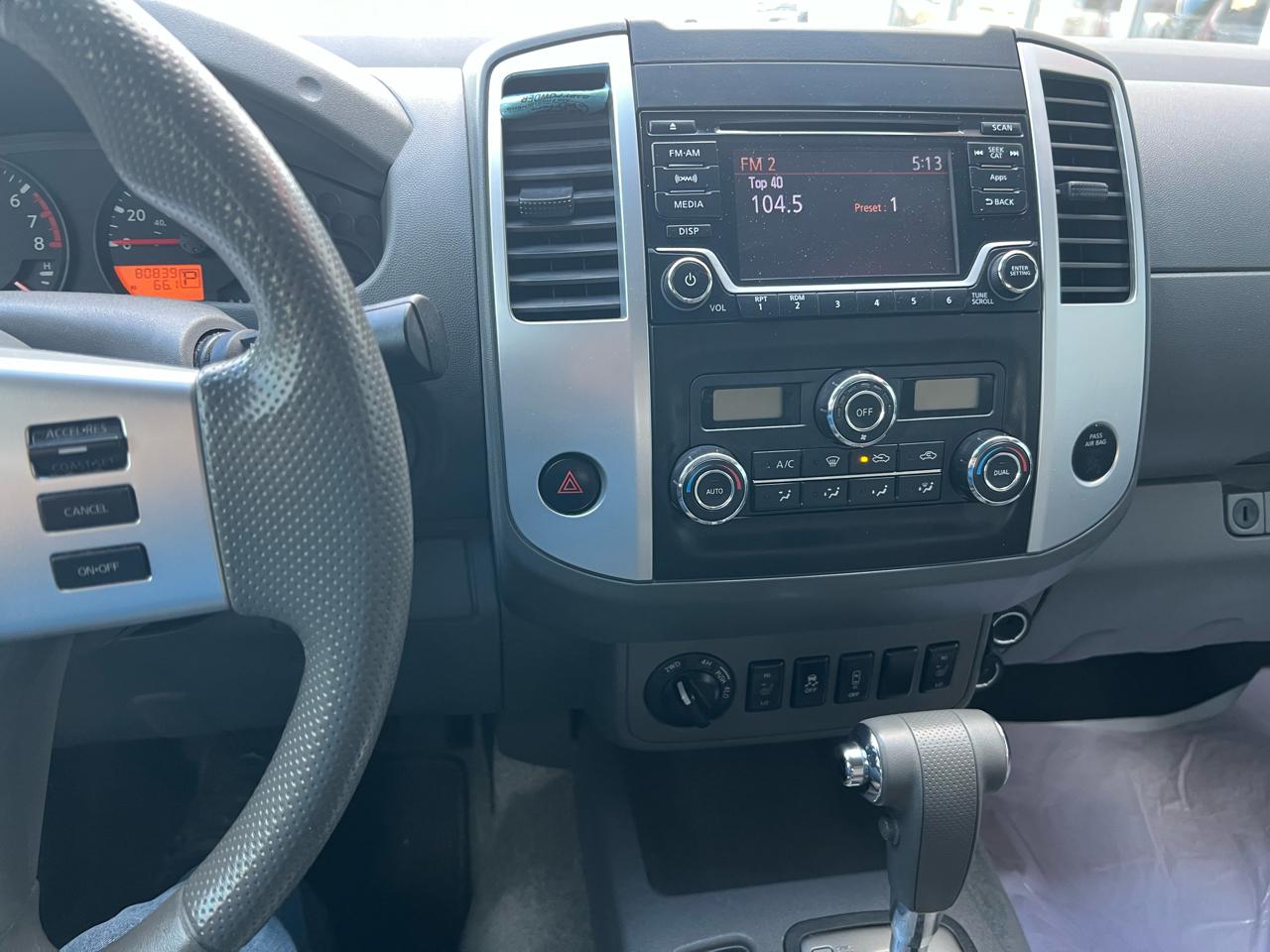 Nissan Frontier 4WD Crew Cab LWB Auto SV 2015