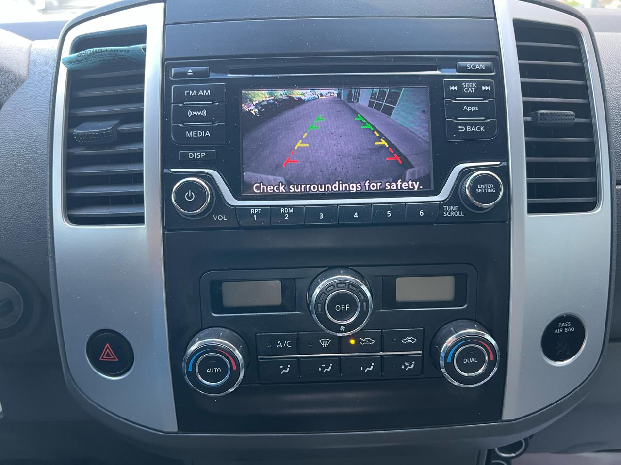 Nissan Frontier 4WD Crew Cab LWB Auto SV 2015