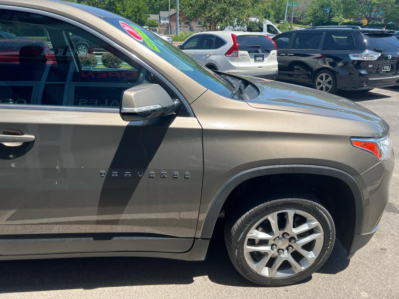 Chevrolet Traverse FWD 4dr LT Cloth w/1LT 2020