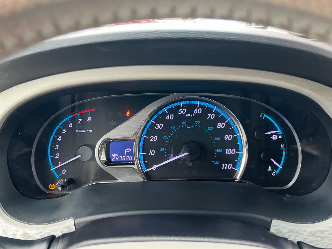 Toyota Sienna 5dr 7-Pass Van V6 XLE AAS FWD (Natl) 2011