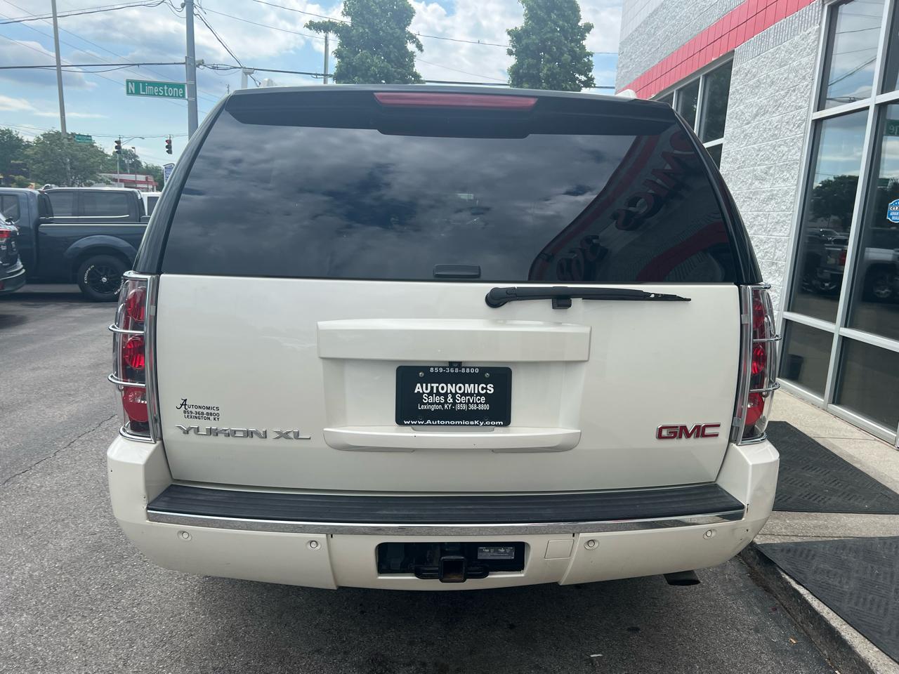 GMC Yukon XL AWD 4dr Denali 2014