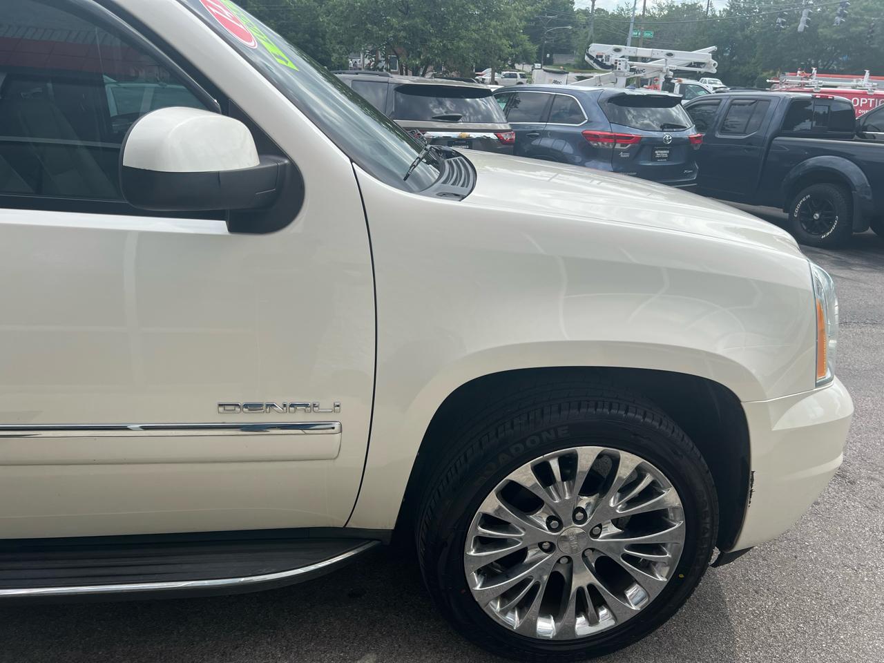 GMC Yukon XL AWD 4dr Denali 2014