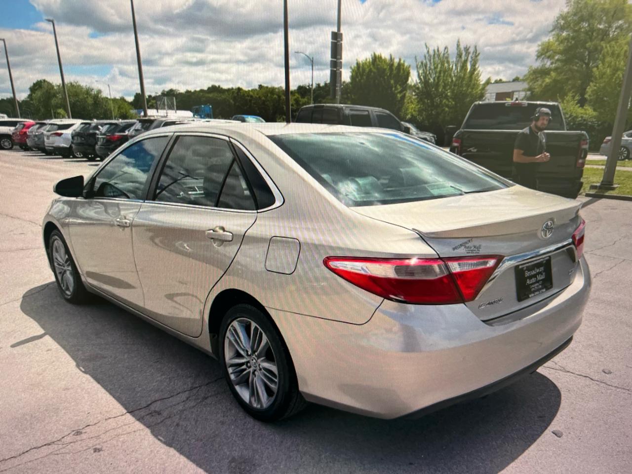 Toyota Camry 4dr Sdn LE Auto 2015