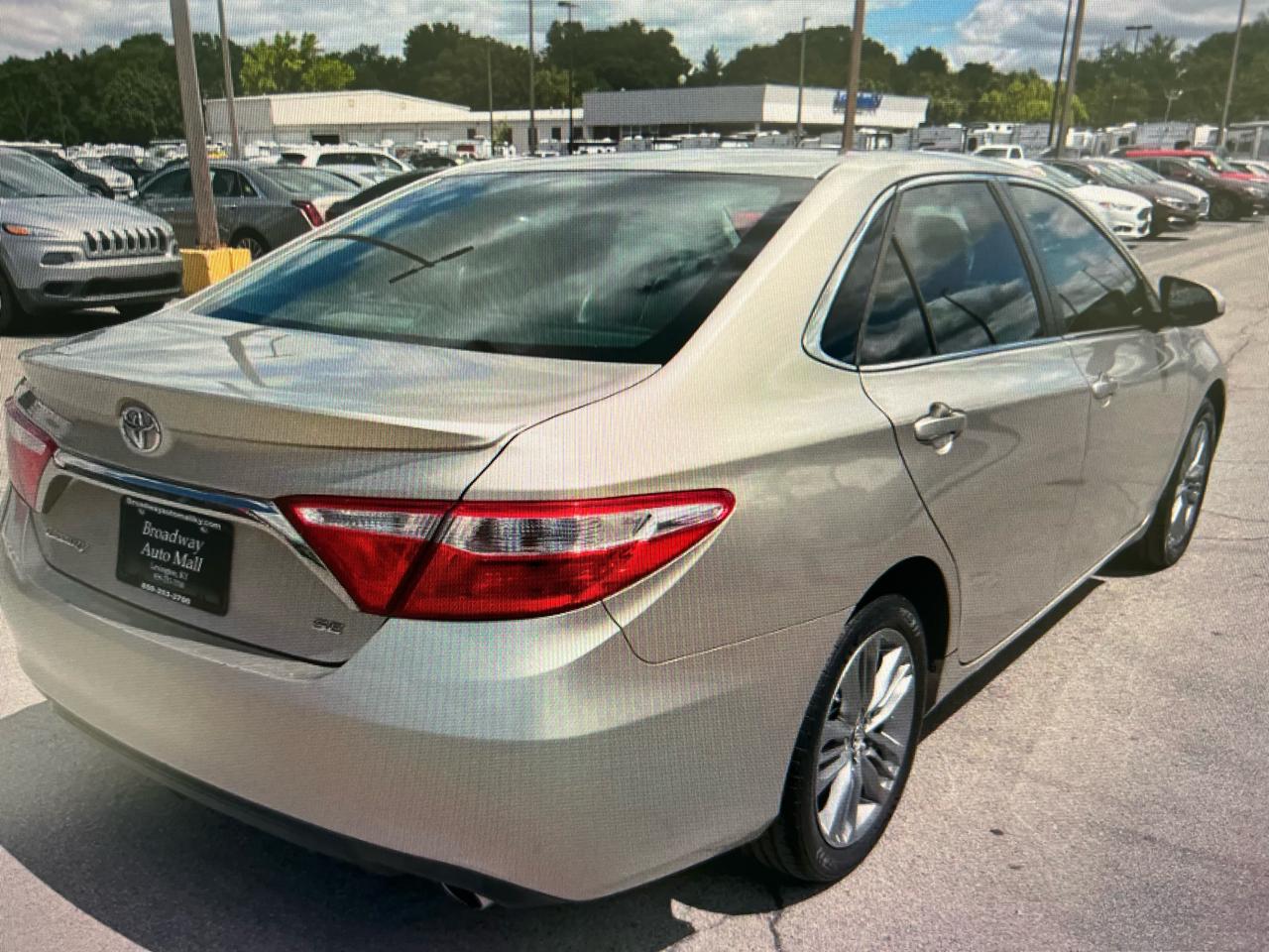 Toyota Camry 4dr Sdn LE Auto 2015
