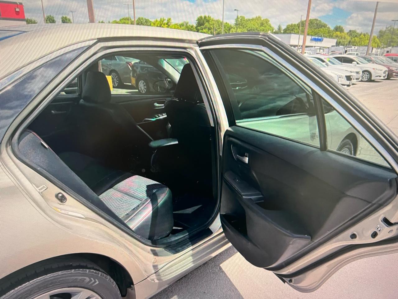Toyota Camry 4dr Sdn LE Auto 2015