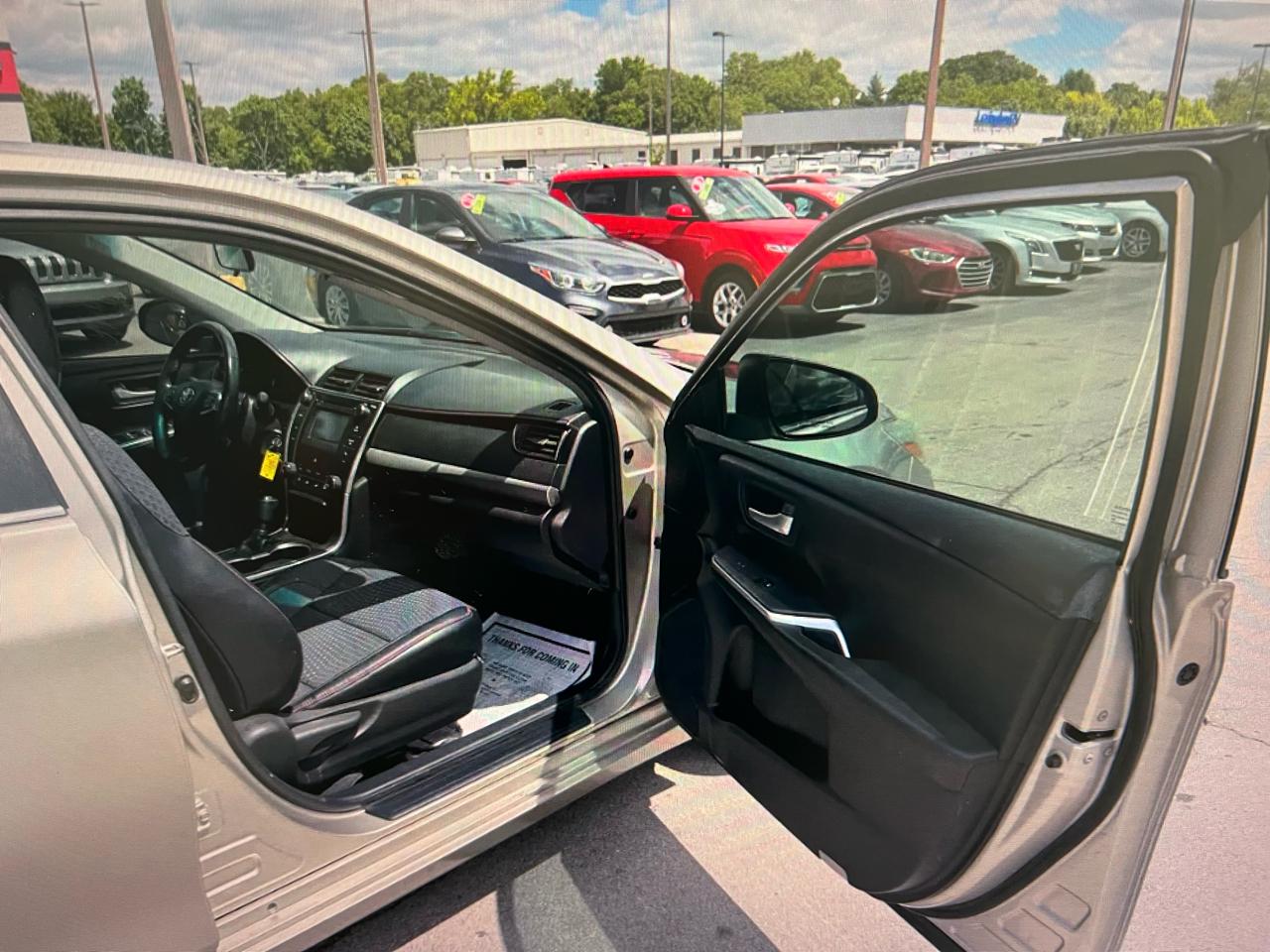 Toyota Camry 4dr Sdn LE Auto 2015