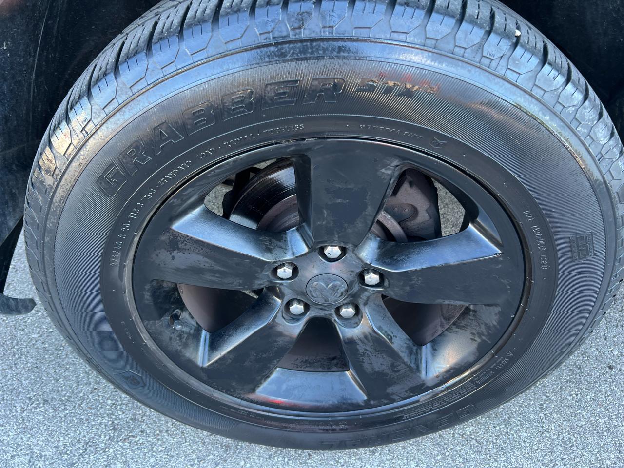 RAM 1500 4WD Crew Cab 140.5" Express 2015