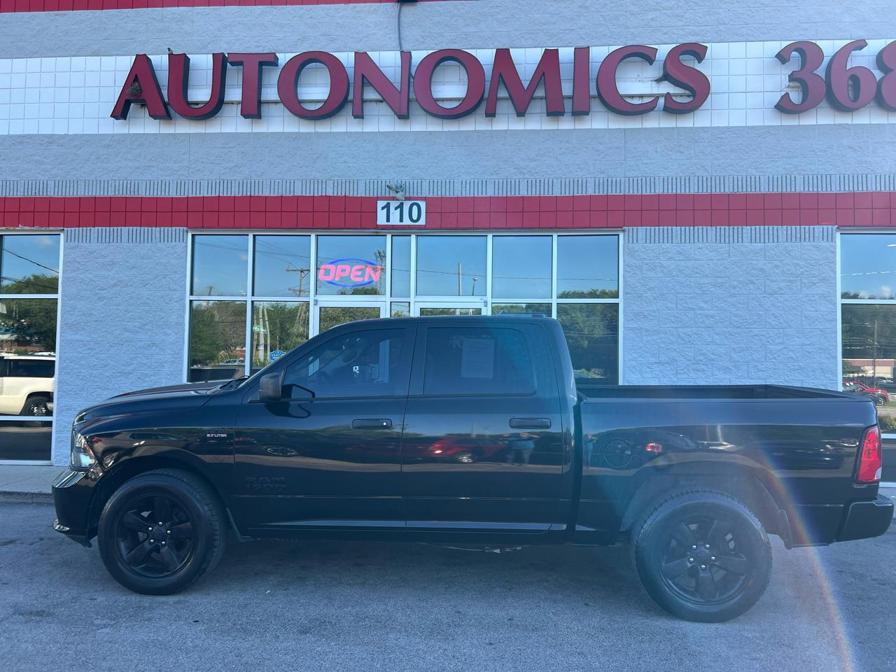 RAM 1500 4WD Crew Cab 140.5" Express 2015
