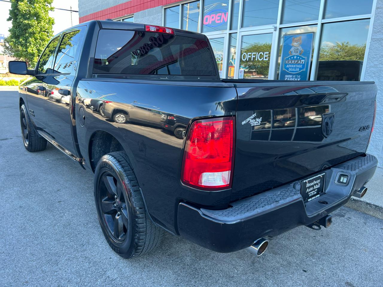 RAM 1500 4WD Crew Cab 140.5" Express 2015