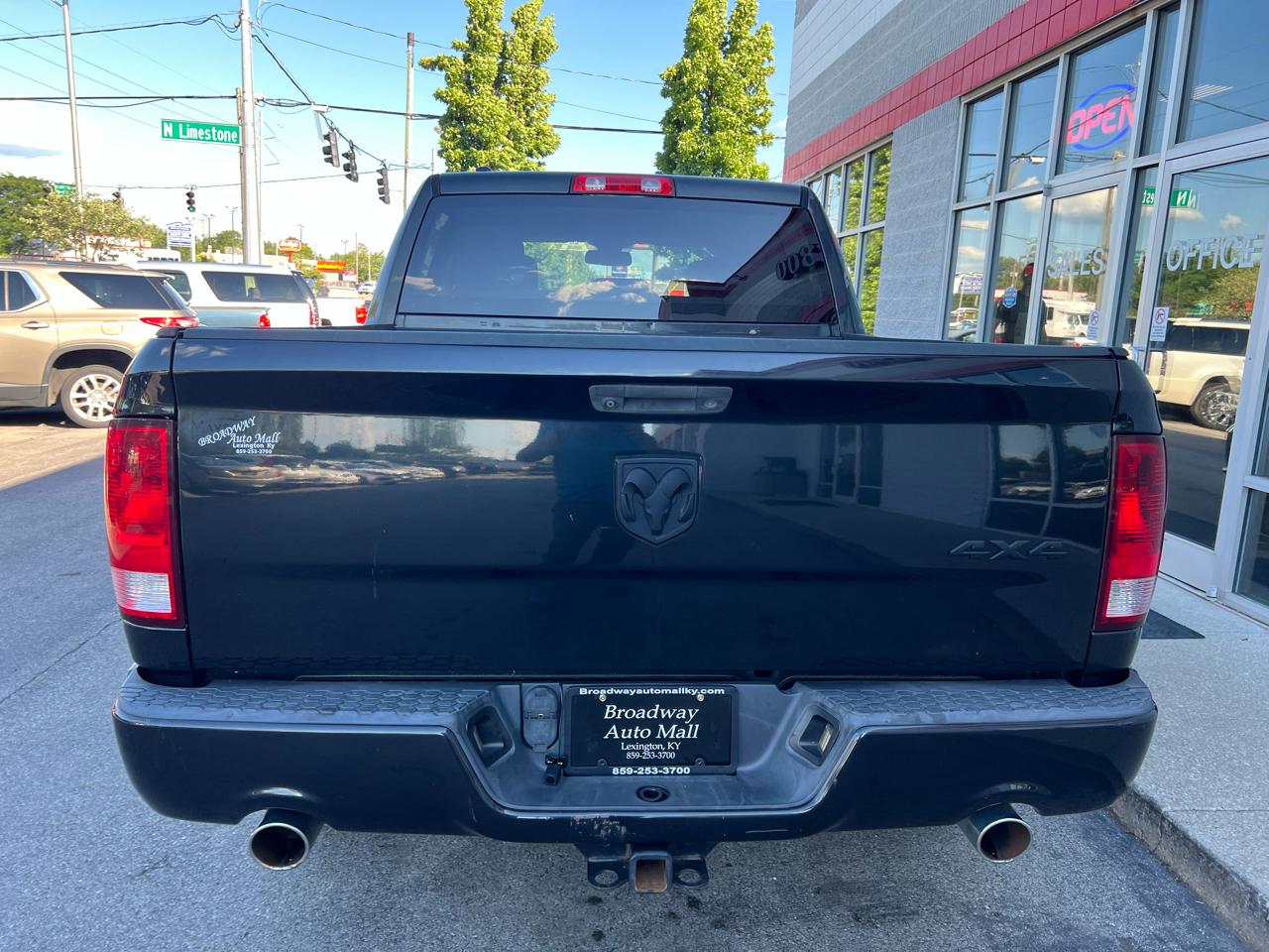 RAM 1500 4WD Crew Cab 140.5" Express 2015