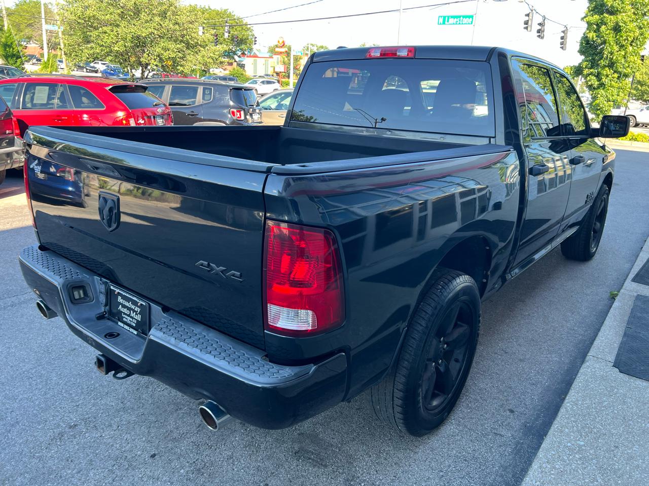 RAM 1500 4WD Crew Cab 140.5" Express 2015