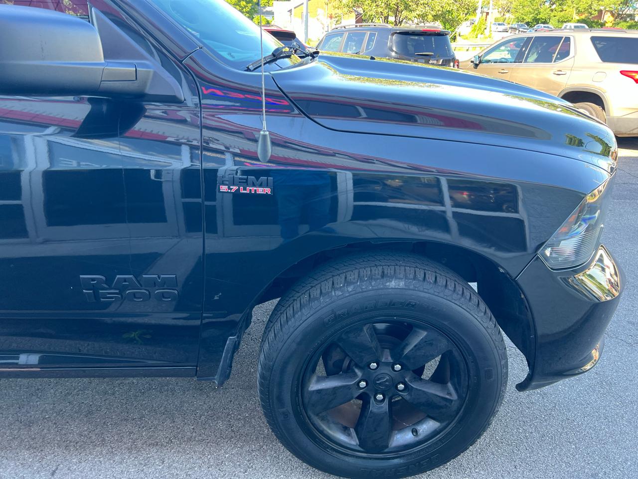 RAM 1500 4WD Crew Cab 140.5" Express 2015