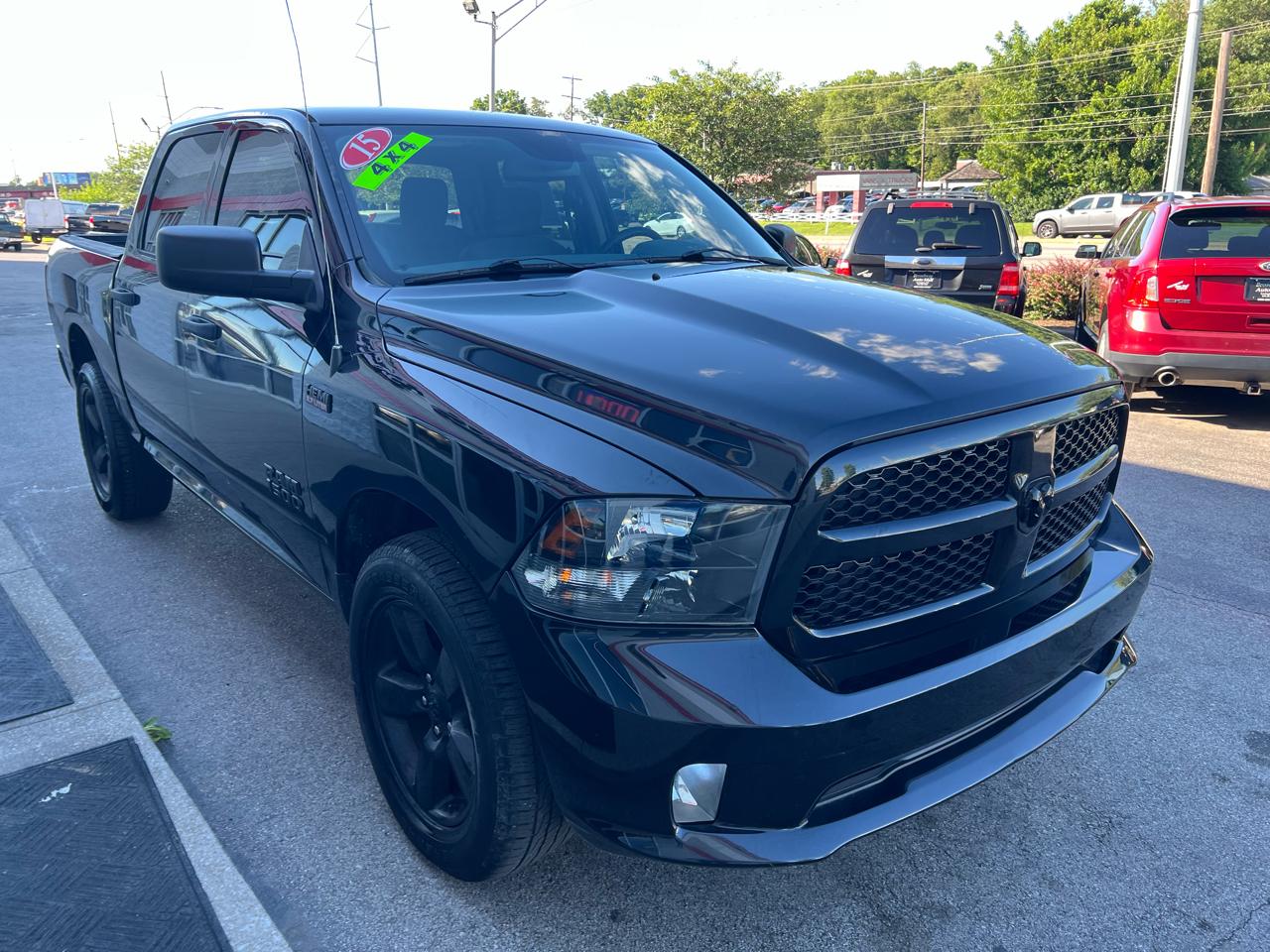 RAM 1500 4WD Crew Cab 140.5" Express 2015