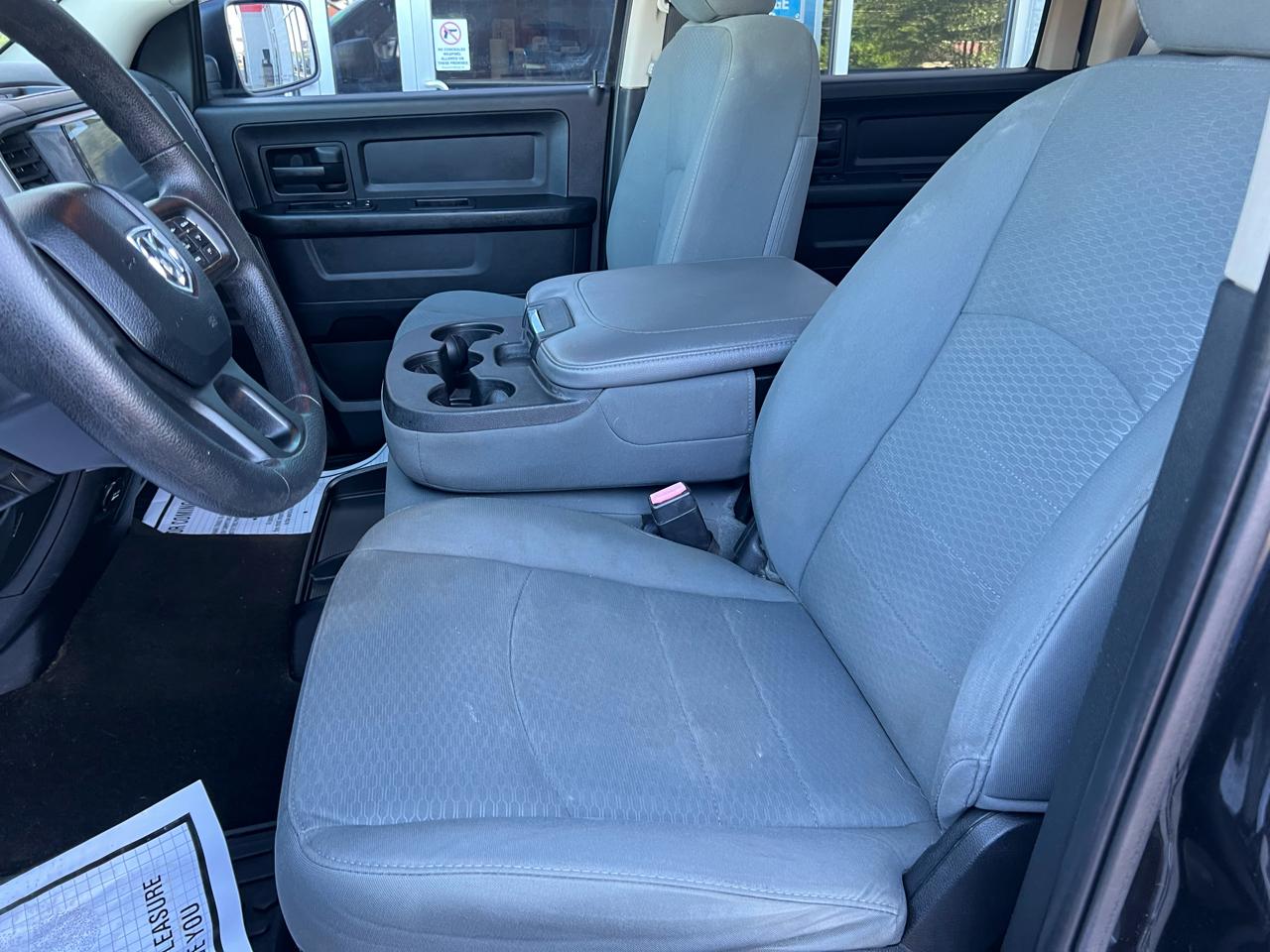 RAM 1500 4WD Crew Cab 140.5" Express 2015