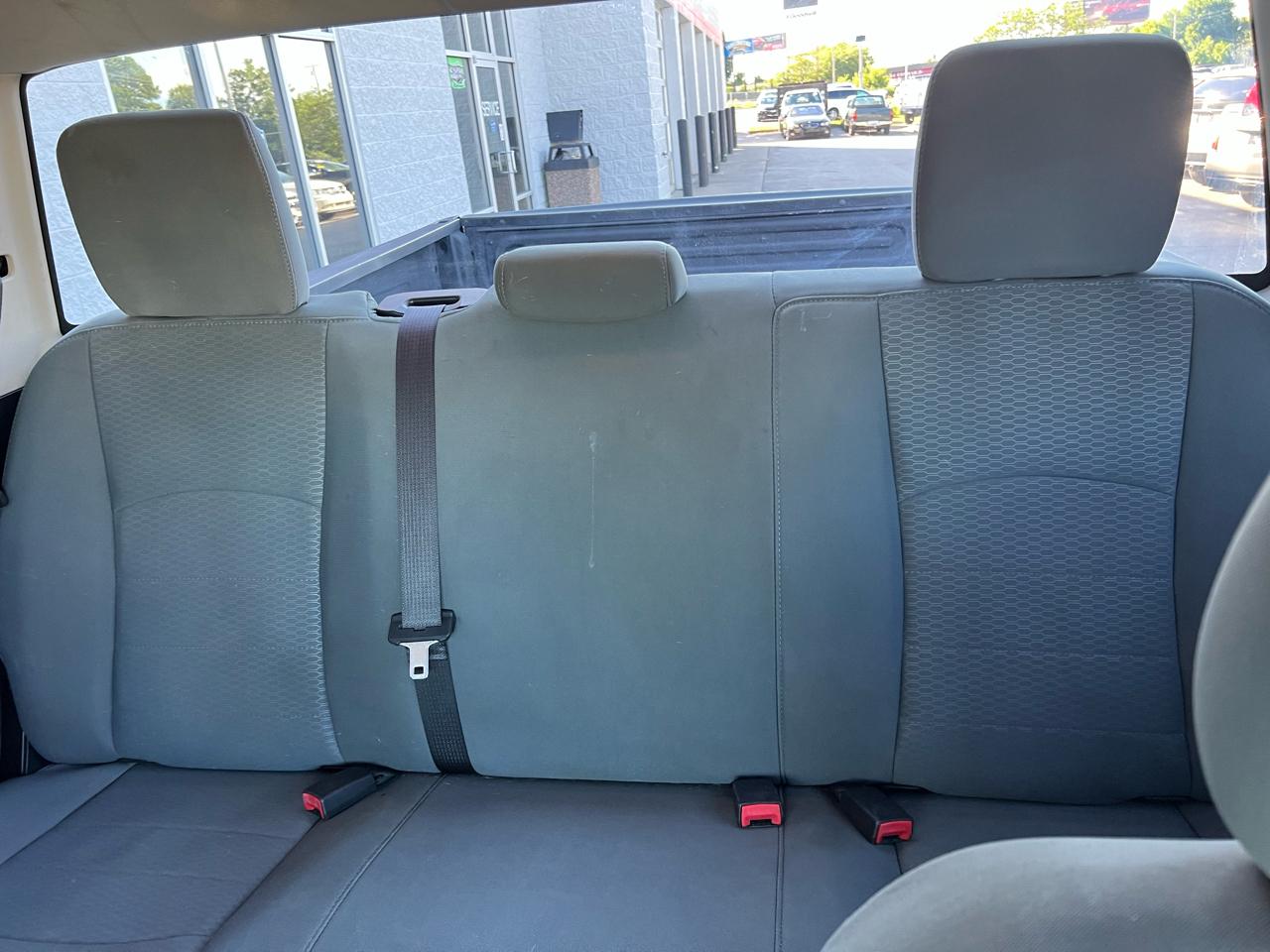 RAM 1500 4WD Crew Cab 140.5" Express 2015