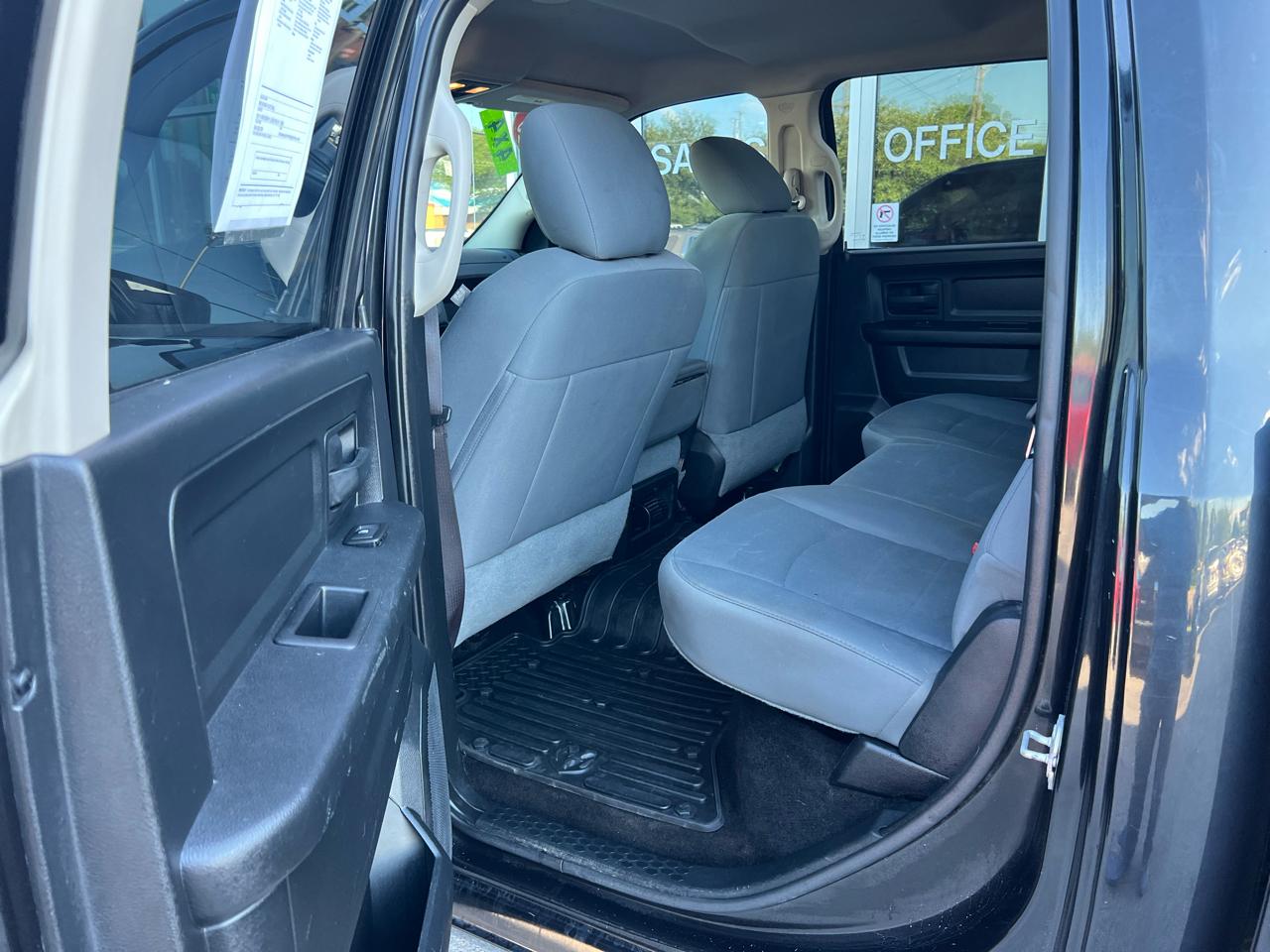 RAM 1500 4WD Crew Cab 140.5" Express 2015