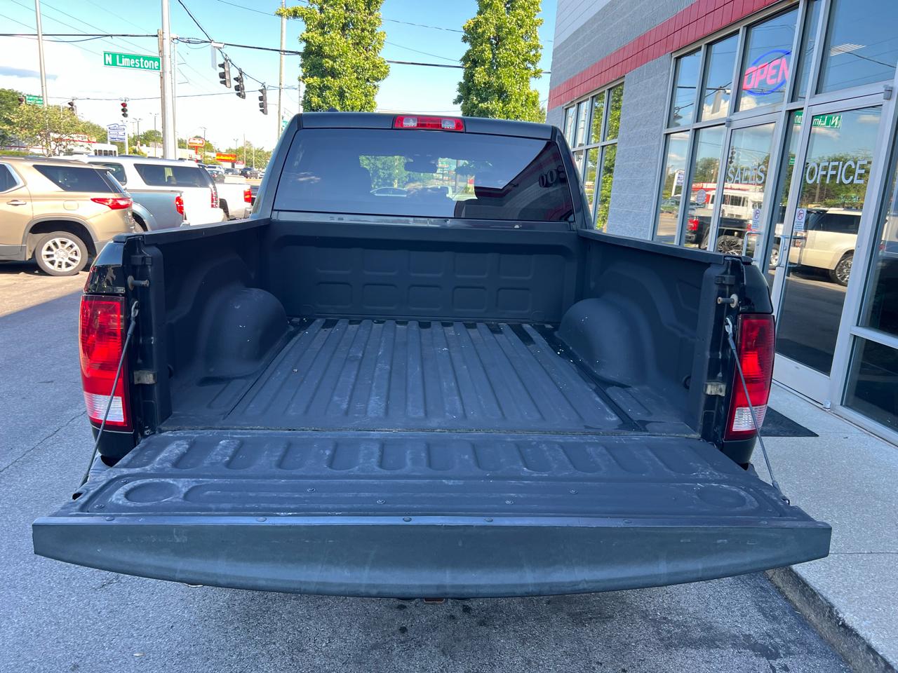RAM 1500 4WD Crew Cab 140.5" Express 2015