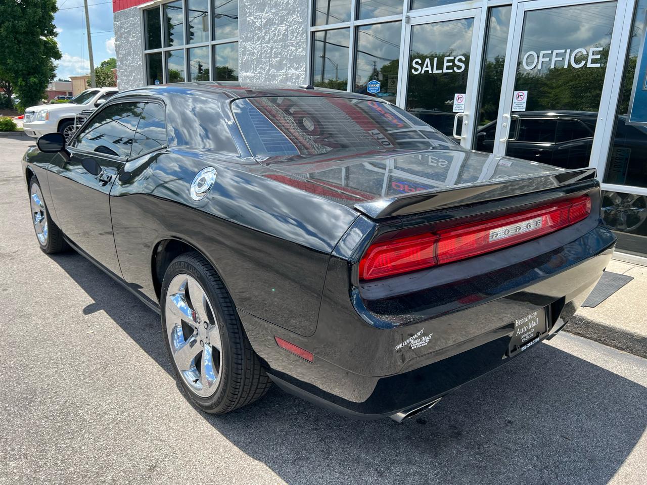 Dodge Challenger 2dr Cpe SXT Plus 2012