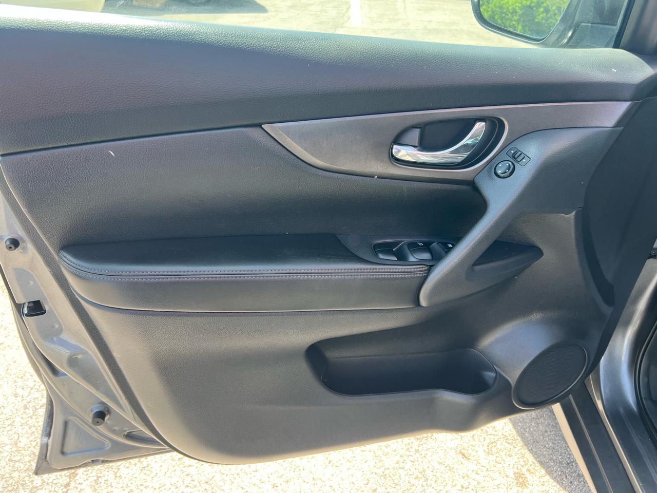 Nissan Rogue AWD 4dr SV 2016