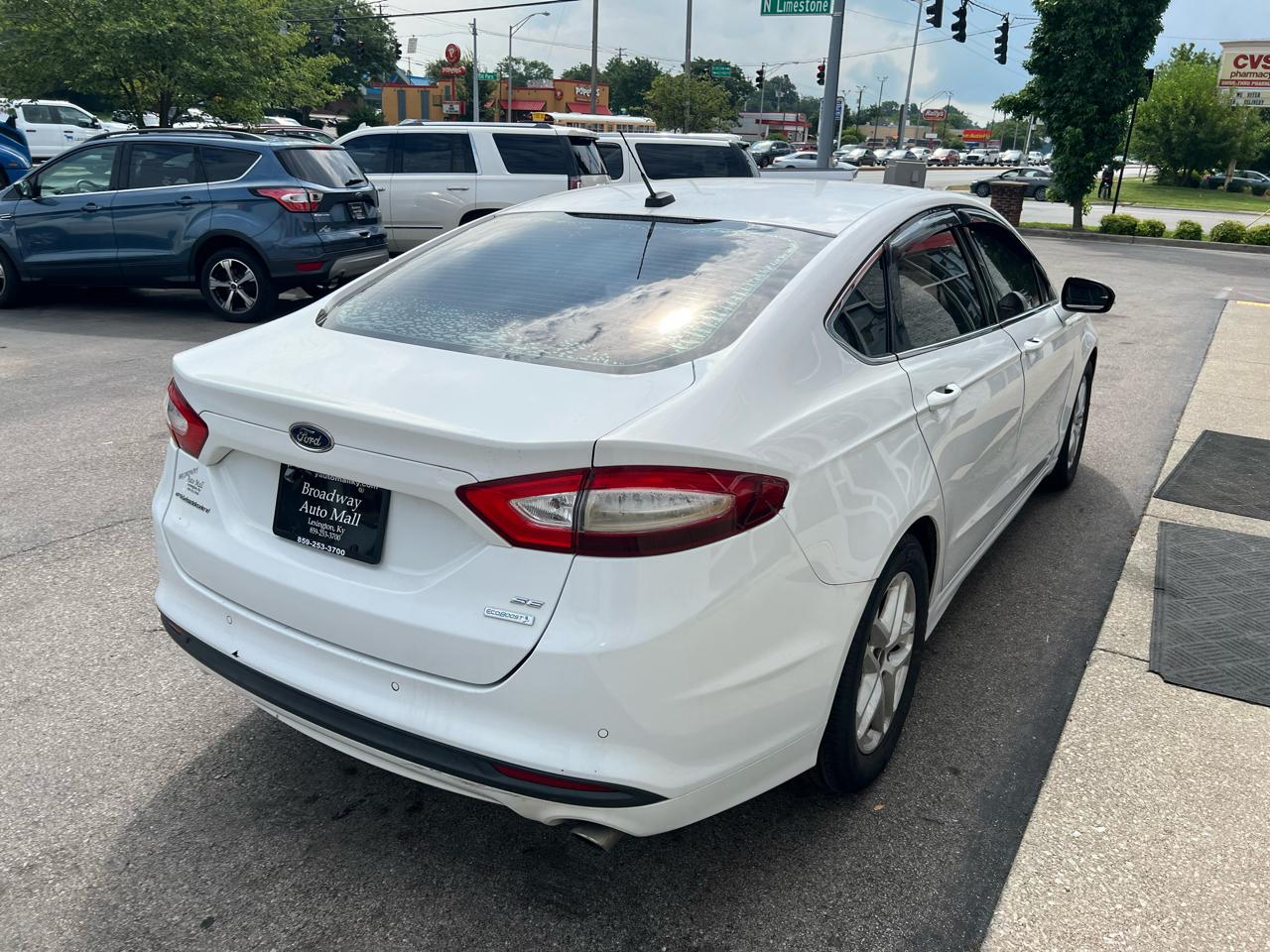 Ford Fusion 4dr Sdn SE FWD 2016