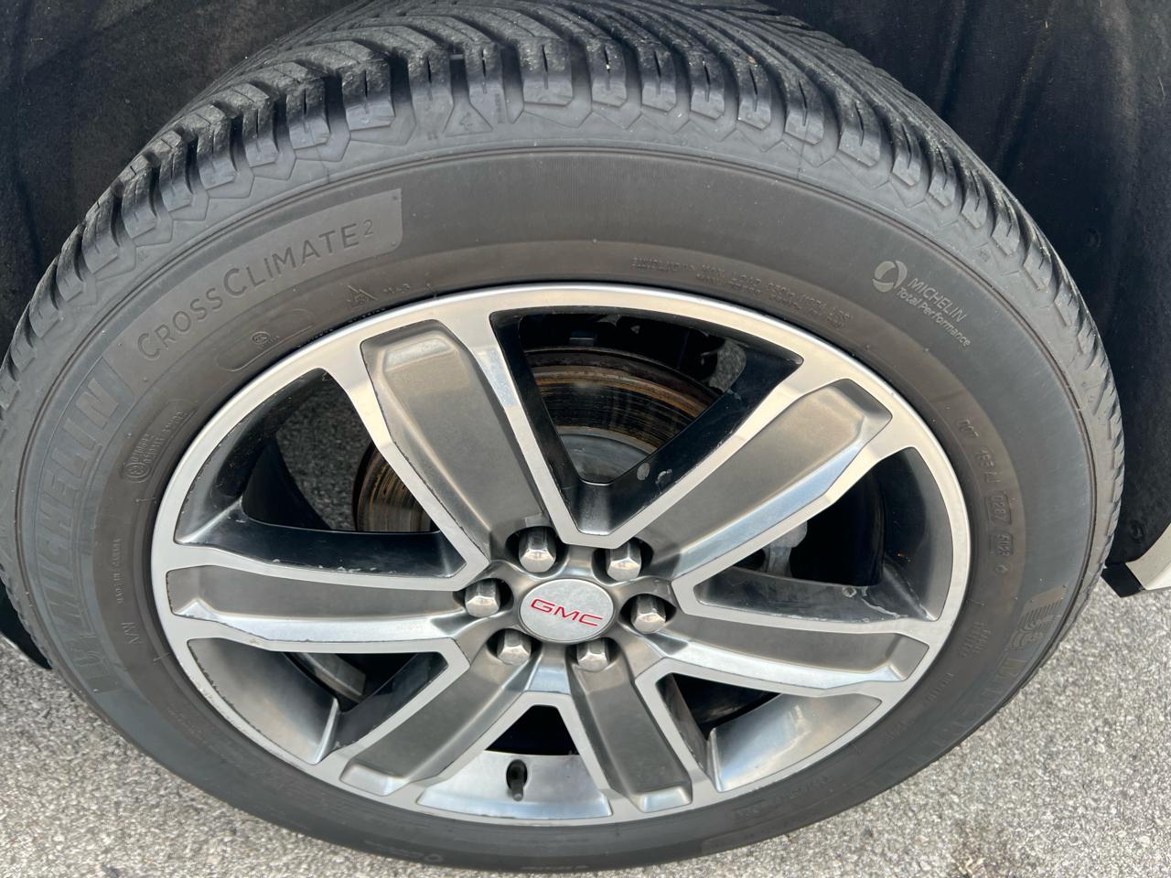 GMC Acadia FWD 4dr Denali 2018