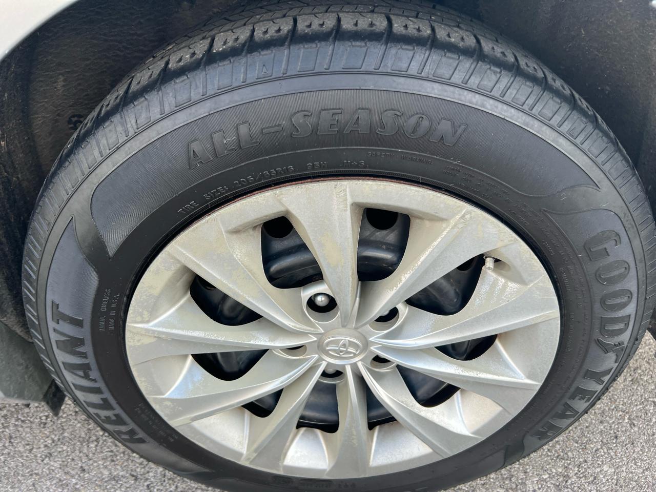 Toyota Camry 4dr Sdn I4 Auto XLE (Natl) 2015
