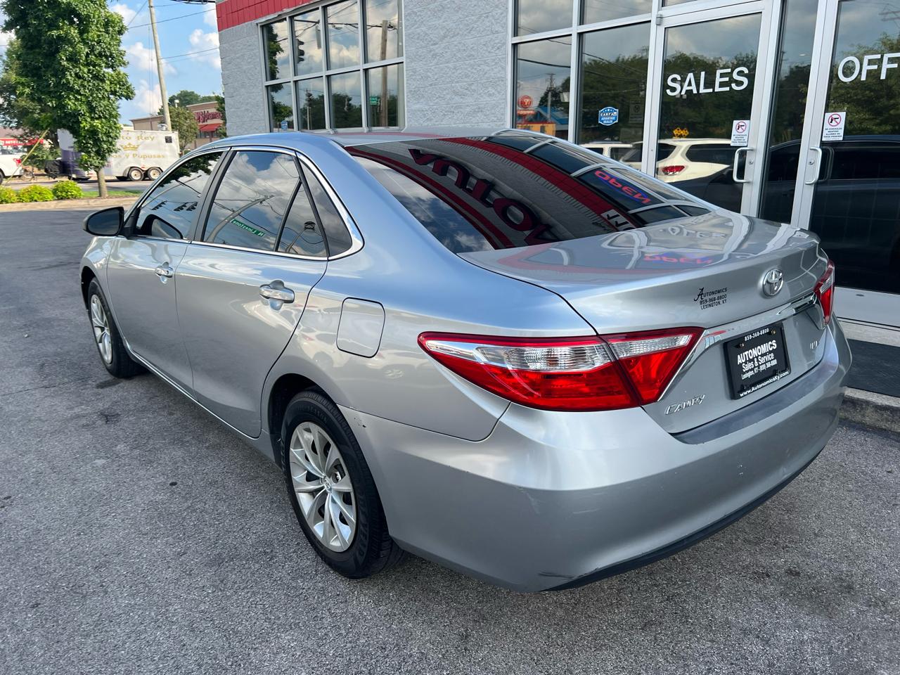 Toyota Camry 4dr Sdn I4 Auto XLE (Natl) 2015