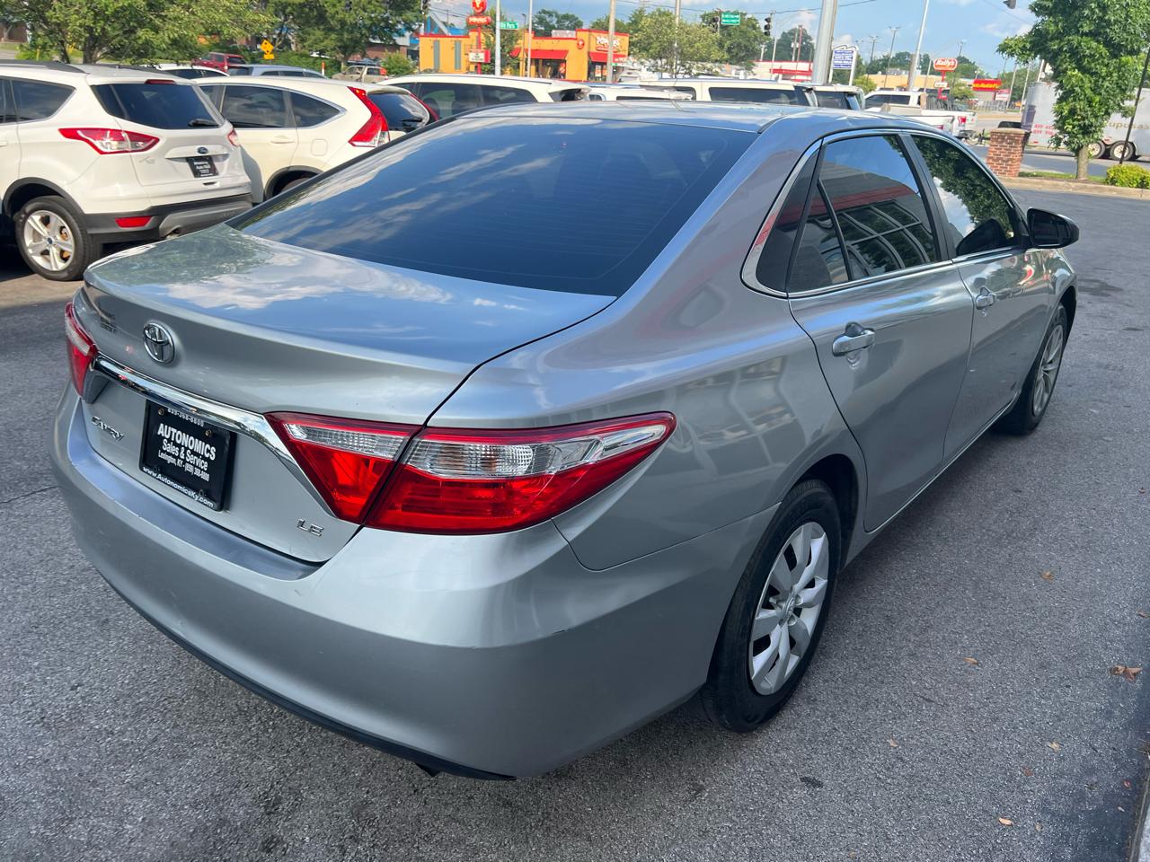 Toyota Camry 4dr Sdn I4 Auto XLE (Natl) 2015