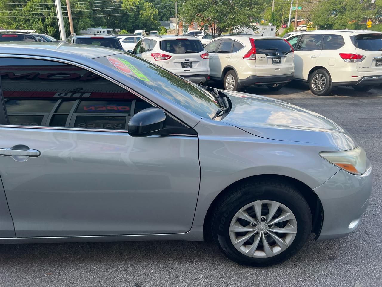 Toyota Camry 4dr Sdn I4 Auto XLE (Natl) 2015