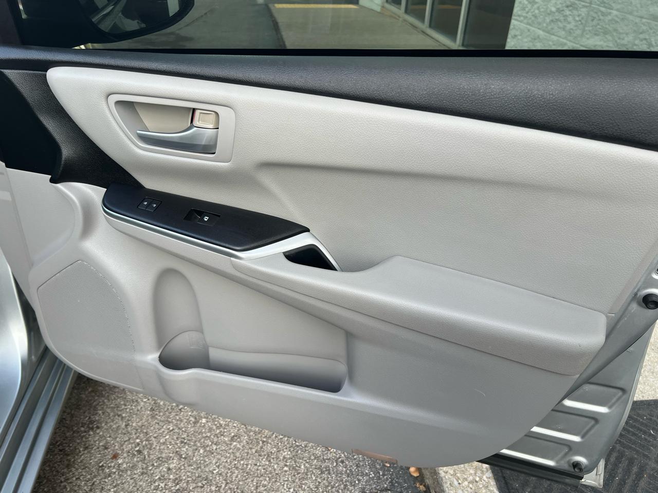 Toyota Camry 4dr Sdn I4 Auto XLE (Natl) 2015