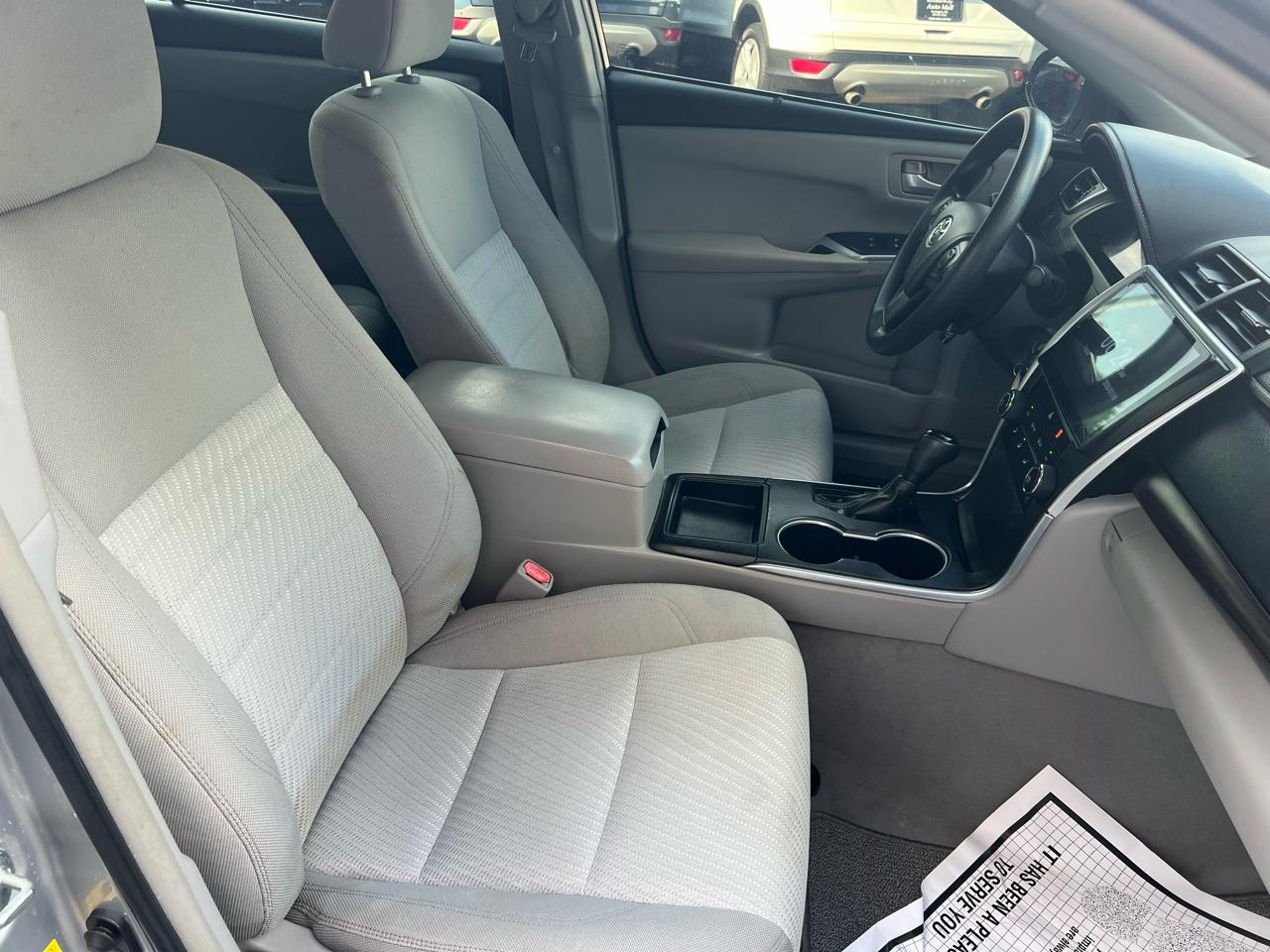 Toyota Camry 4dr Sdn I4 Auto XLE (Natl) 2015