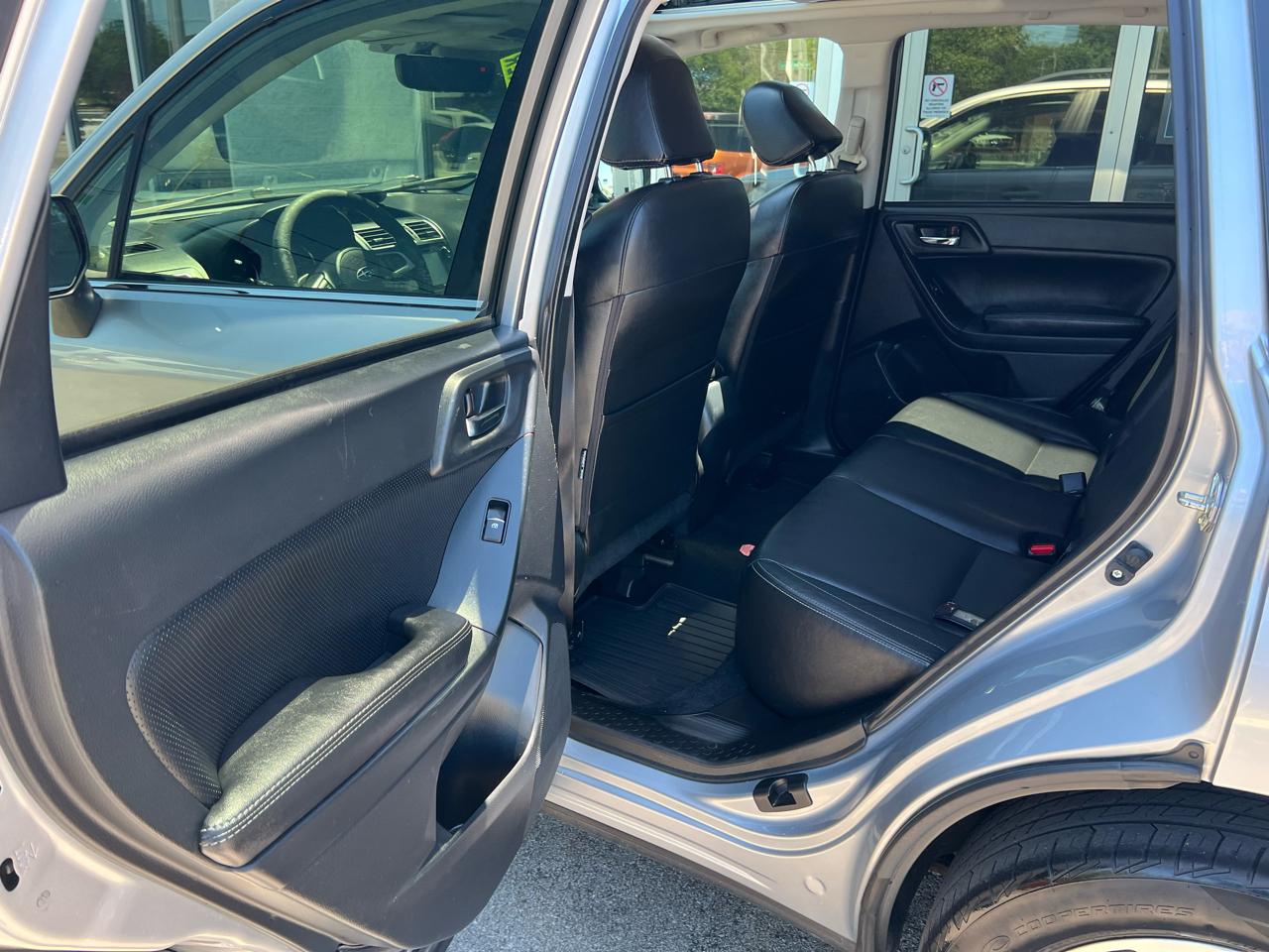 Subaru Forester 2.5i Limited CVT 2017