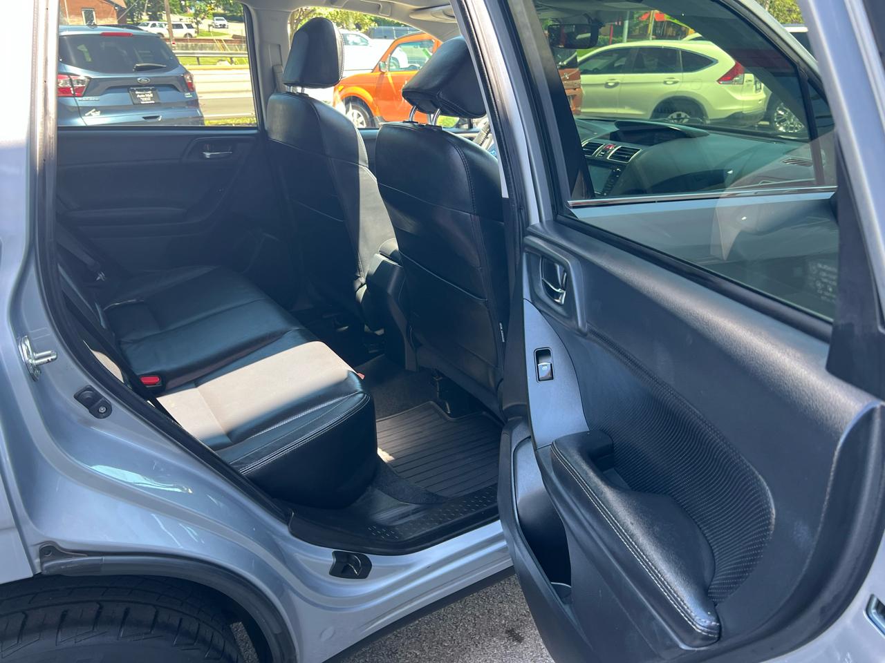 Subaru Forester 2.5i Limited CVT 2017