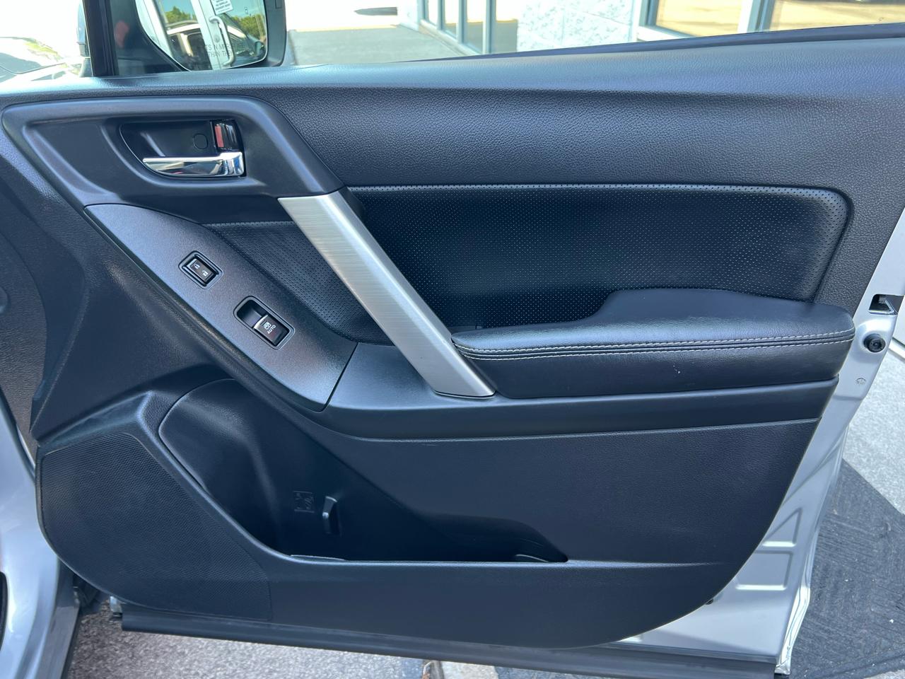 Subaru Forester 2.5i Limited CVT 2017