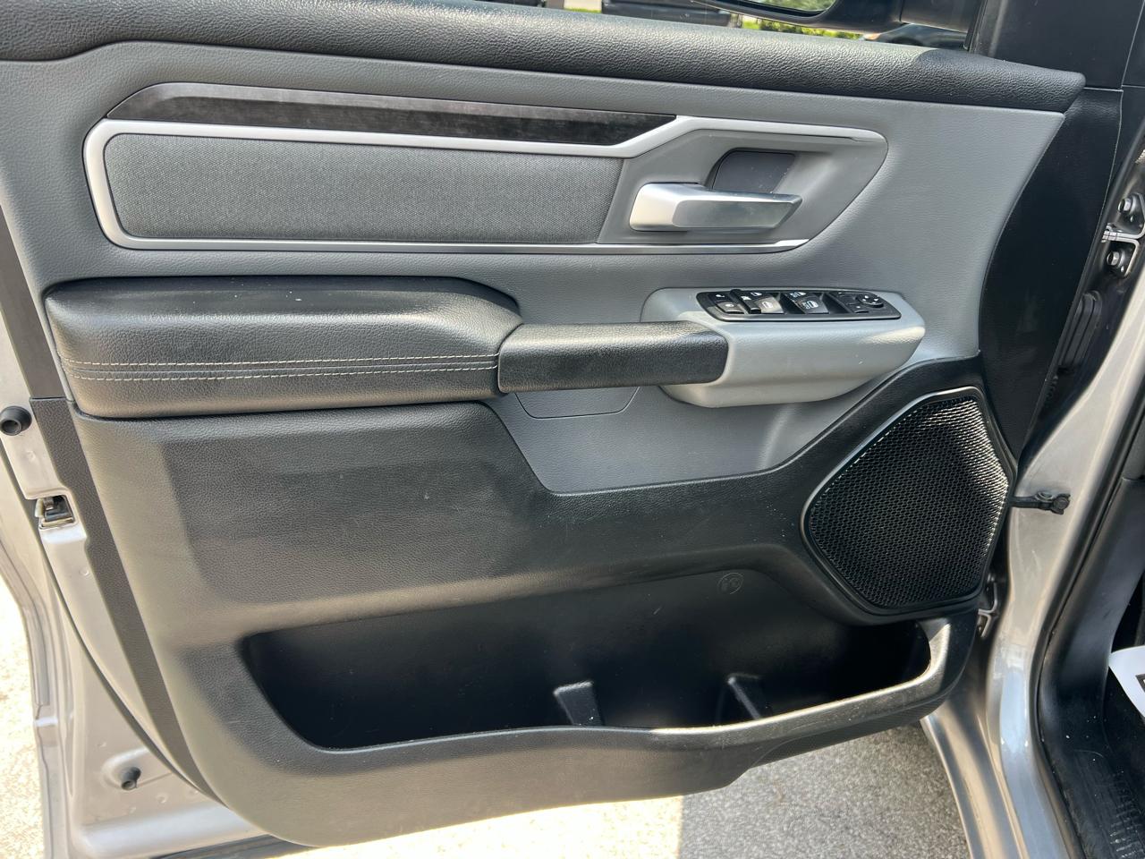 RAM 1500 Big Horn 4x4 Quad Cab 6'4" Box 2021