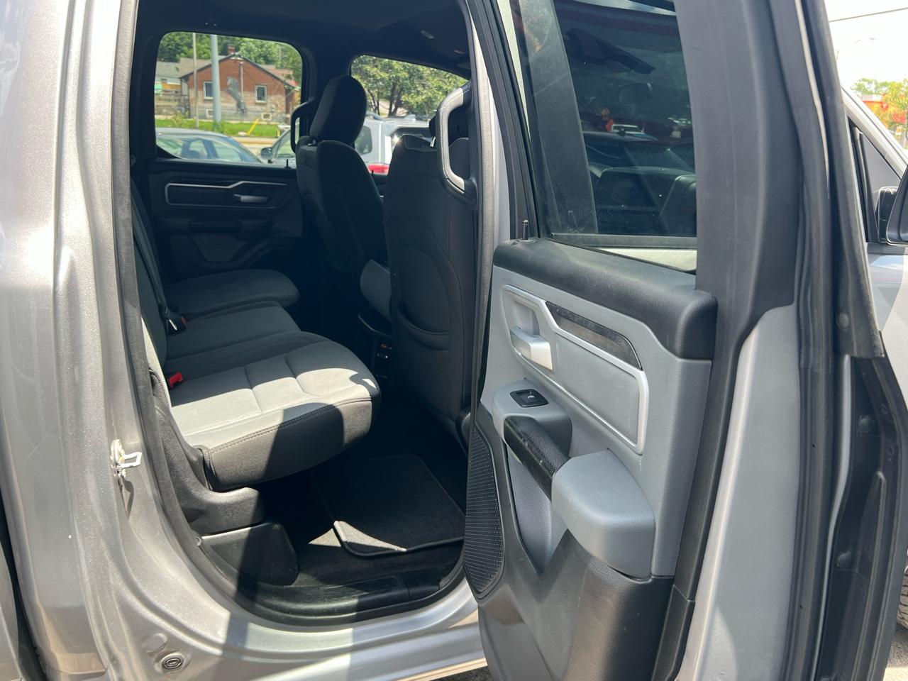 RAM 1500 Big Horn 4x4 Quad Cab 6'4" Box 2021